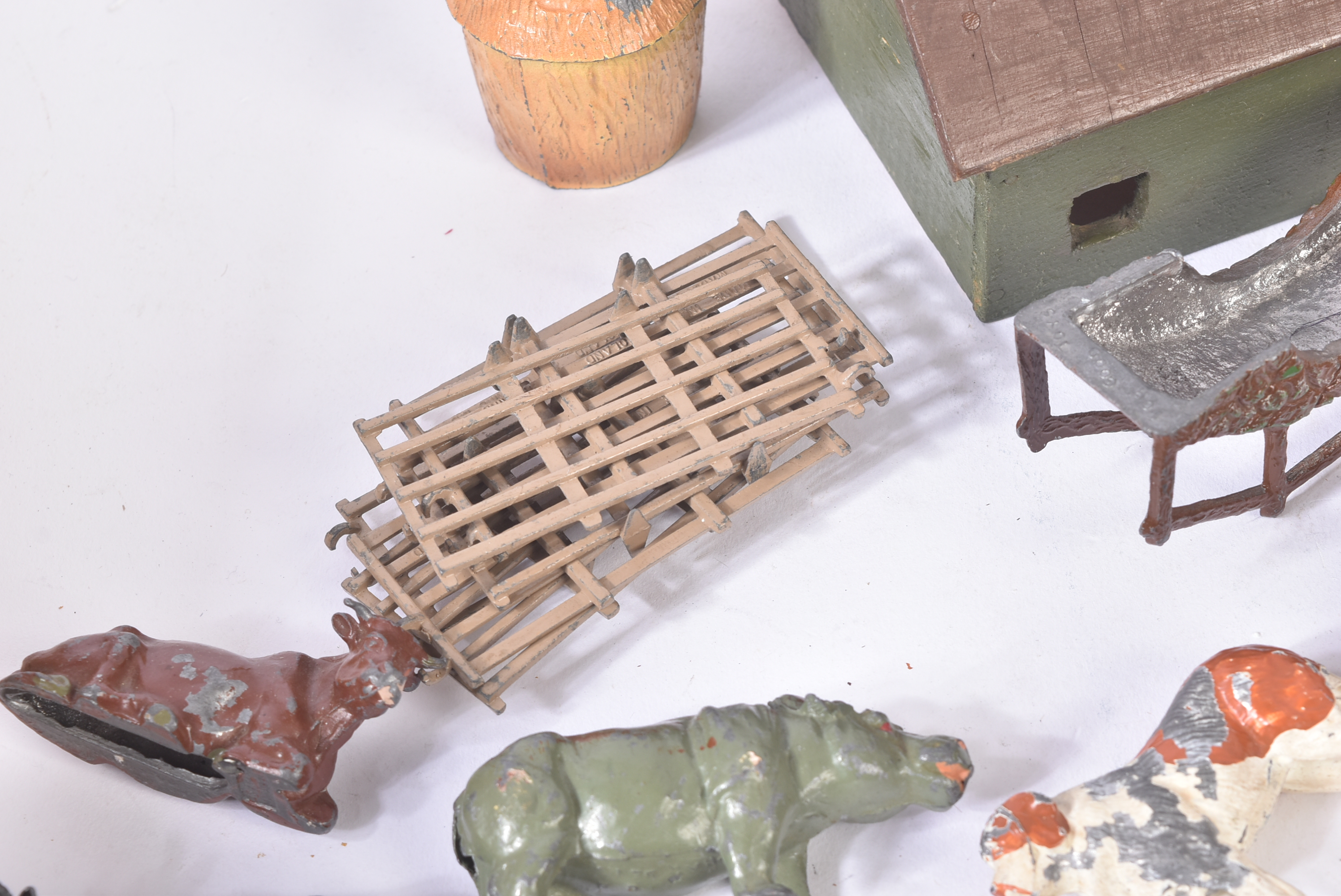 COLLECTION OF ASSORTED VINTAGE BRITAINS LEAD TOY ANIMALS - Image 3 of 8