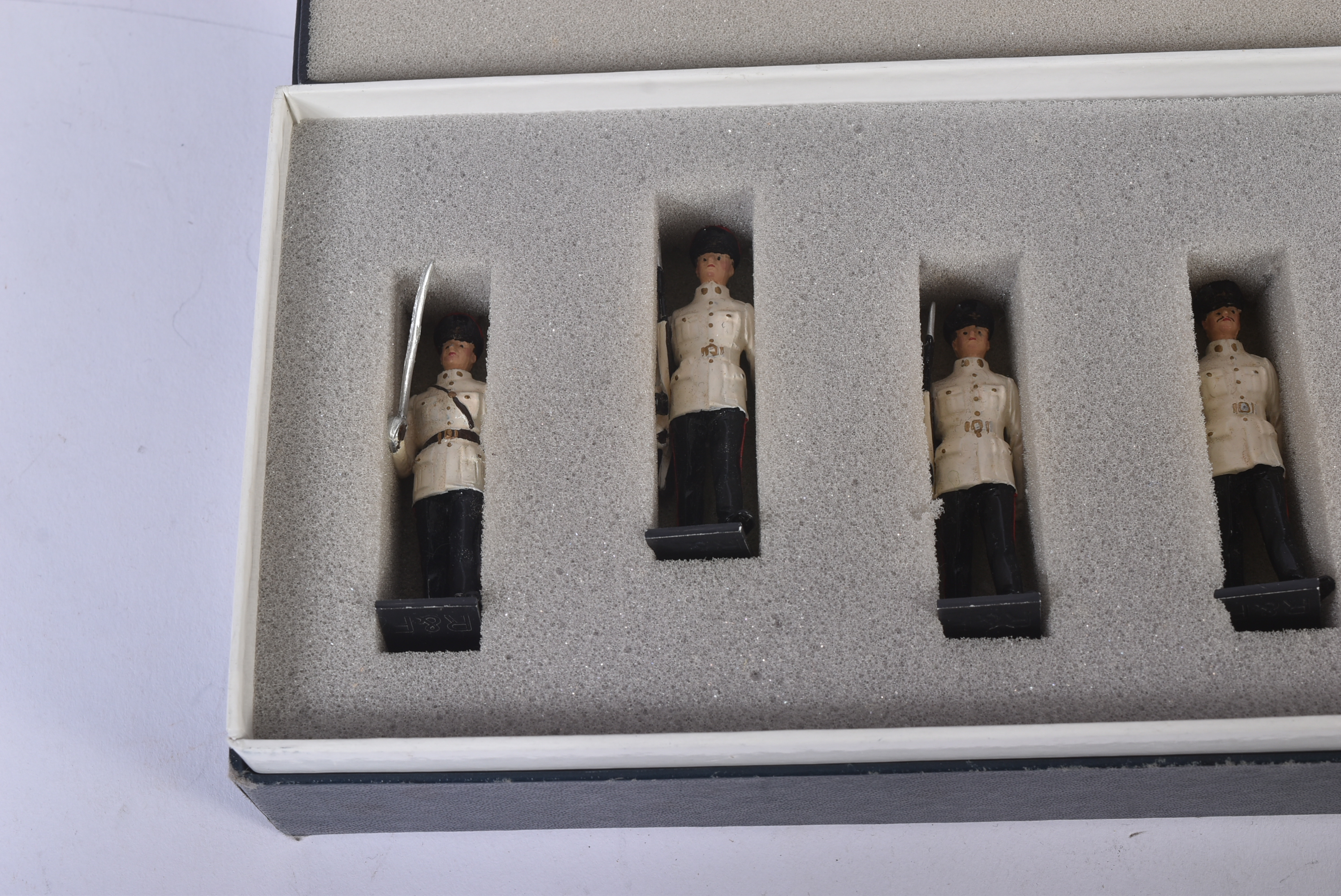 COLLECTION OF MINIATURE LEAD TOY SOLDIERS - Image 2 of 7