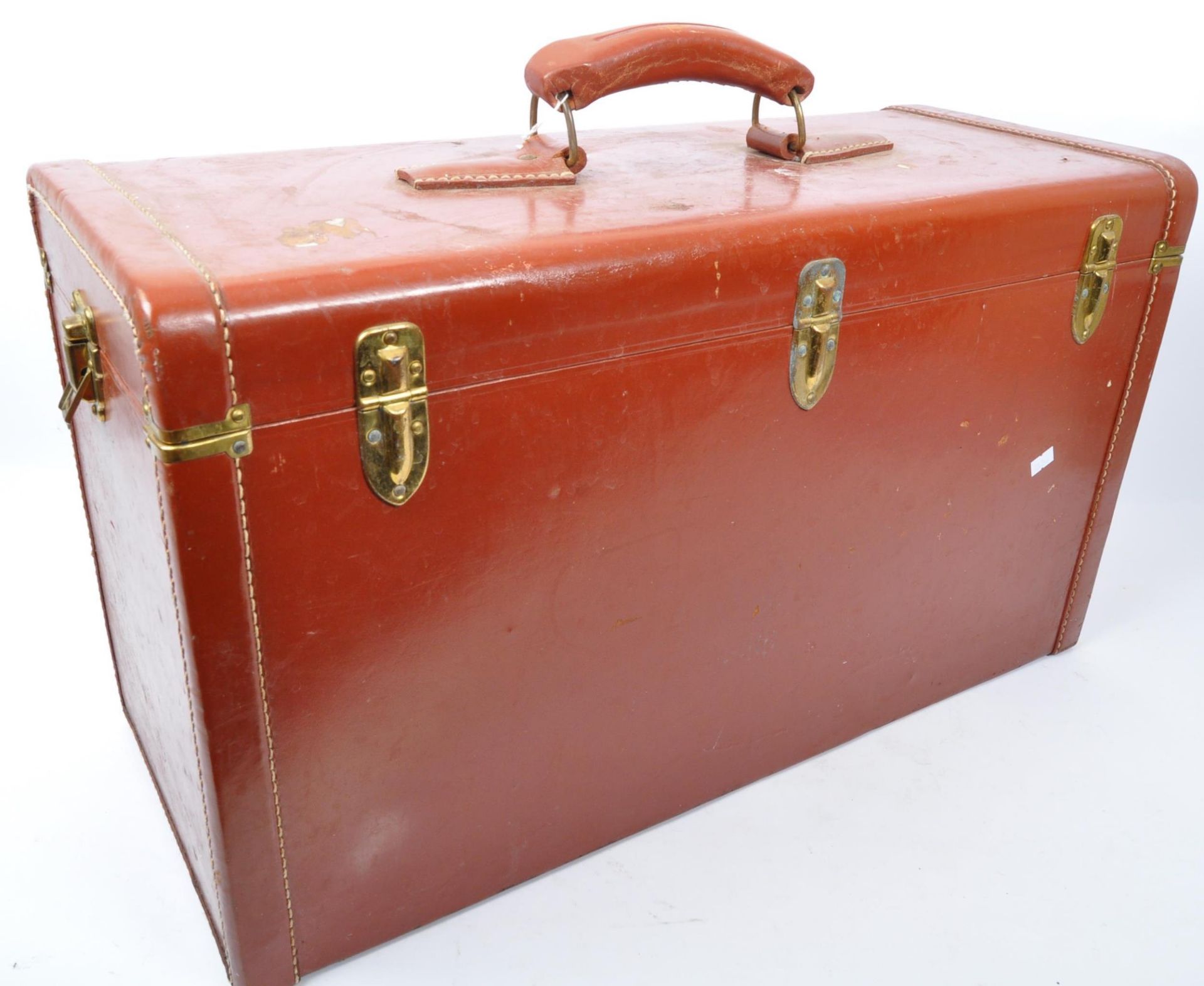 RED LEATHER TRAVEL SUITCASE TRUNK - EARLY 20TH CENTURY - Image 5 of 6