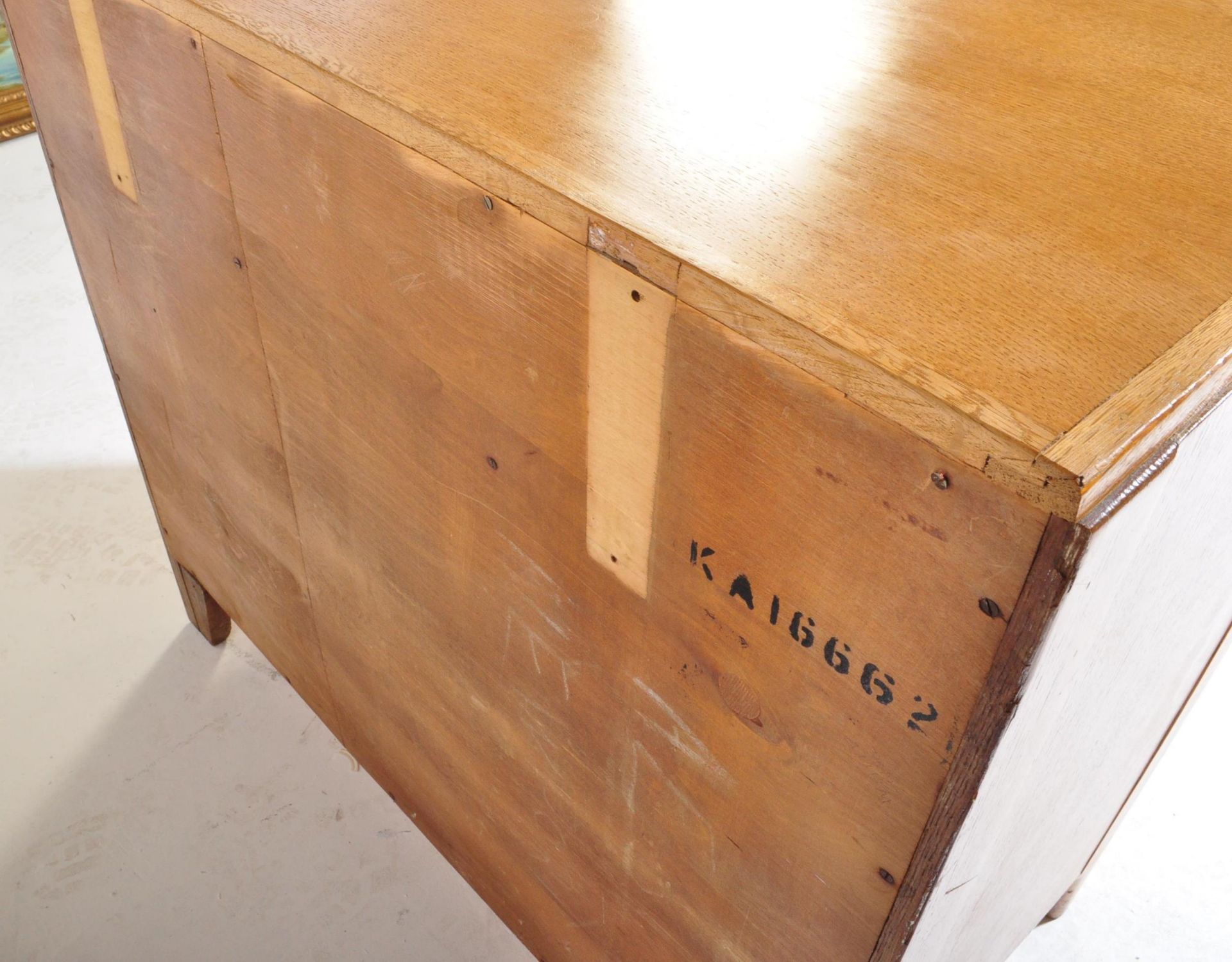 MID CENTURY OAK CHEST OF DRAWERS - Image 6 of 6