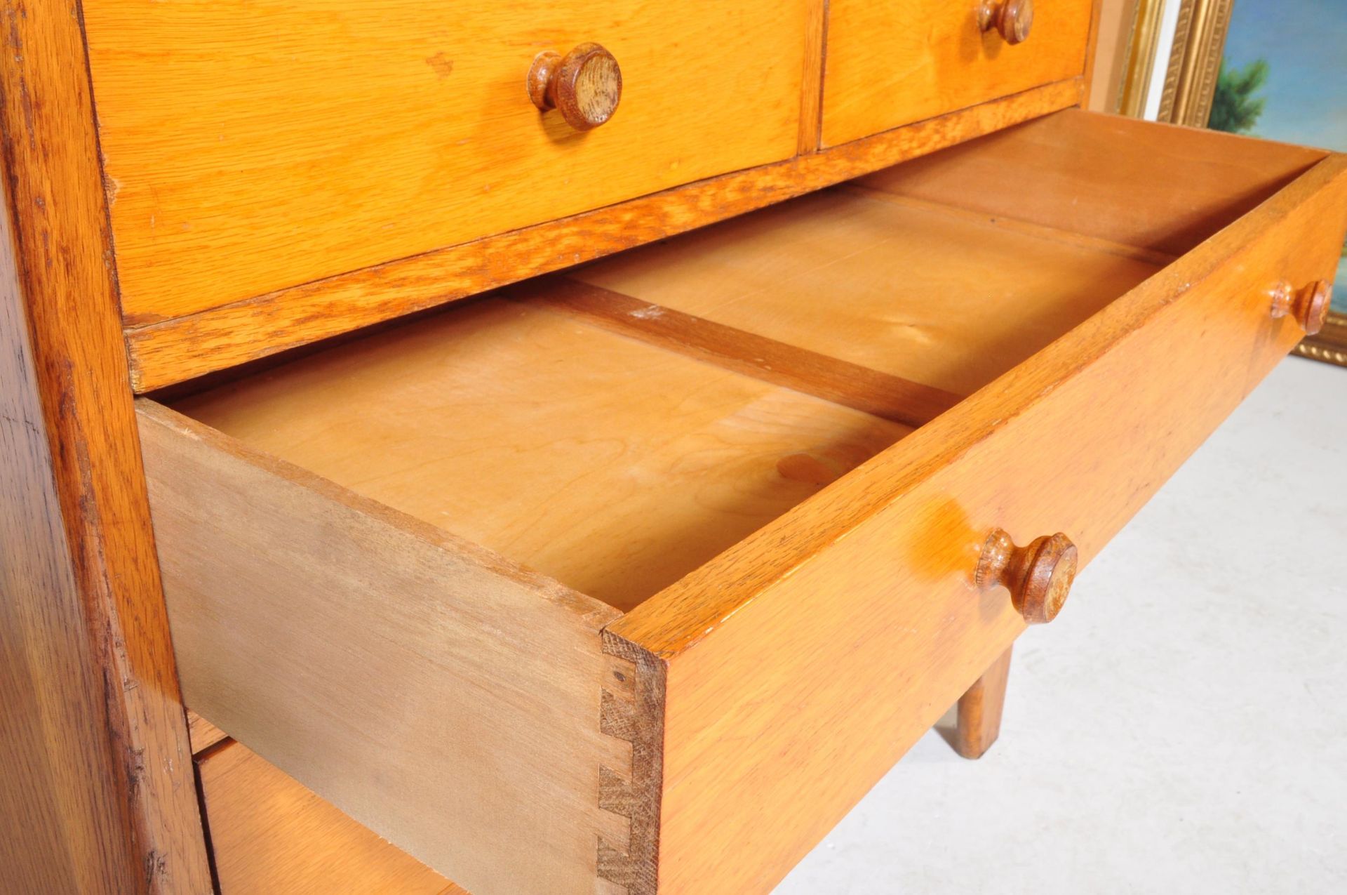 MID CENTURY OAK CHEST OF DRAWERS - Image 5 of 6