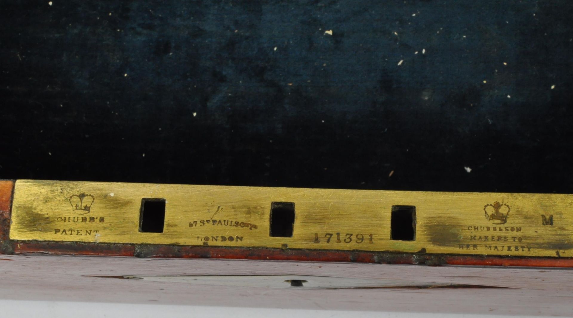 EARLY 20TH CENTURY WOODEN WRITING SLOPE - CHUBB & SONS - Image 5 of 5