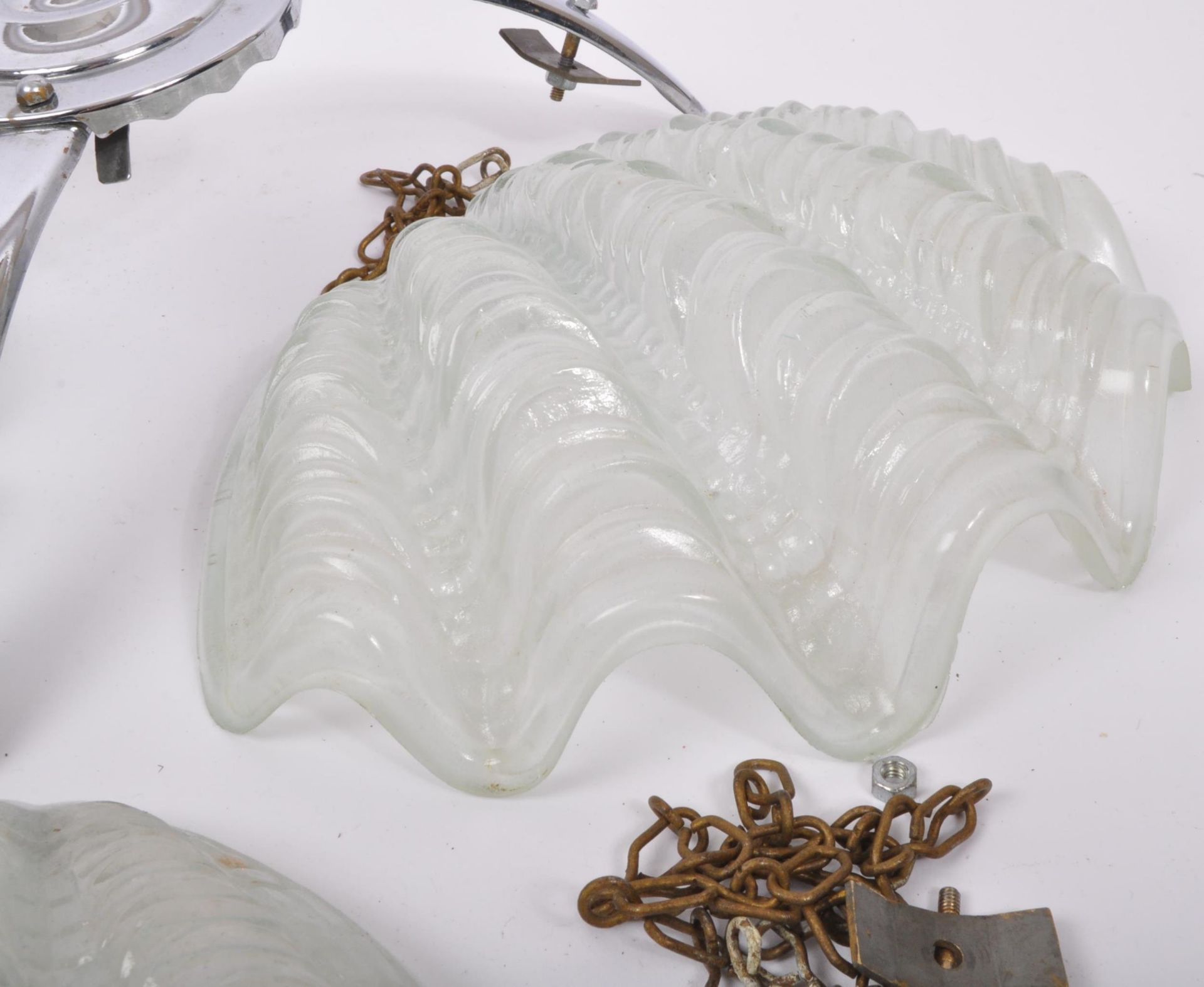 VINTAGE ART DECO FRENCH PRESSED GLASS CEILING LIGHT - Image 3 of 4