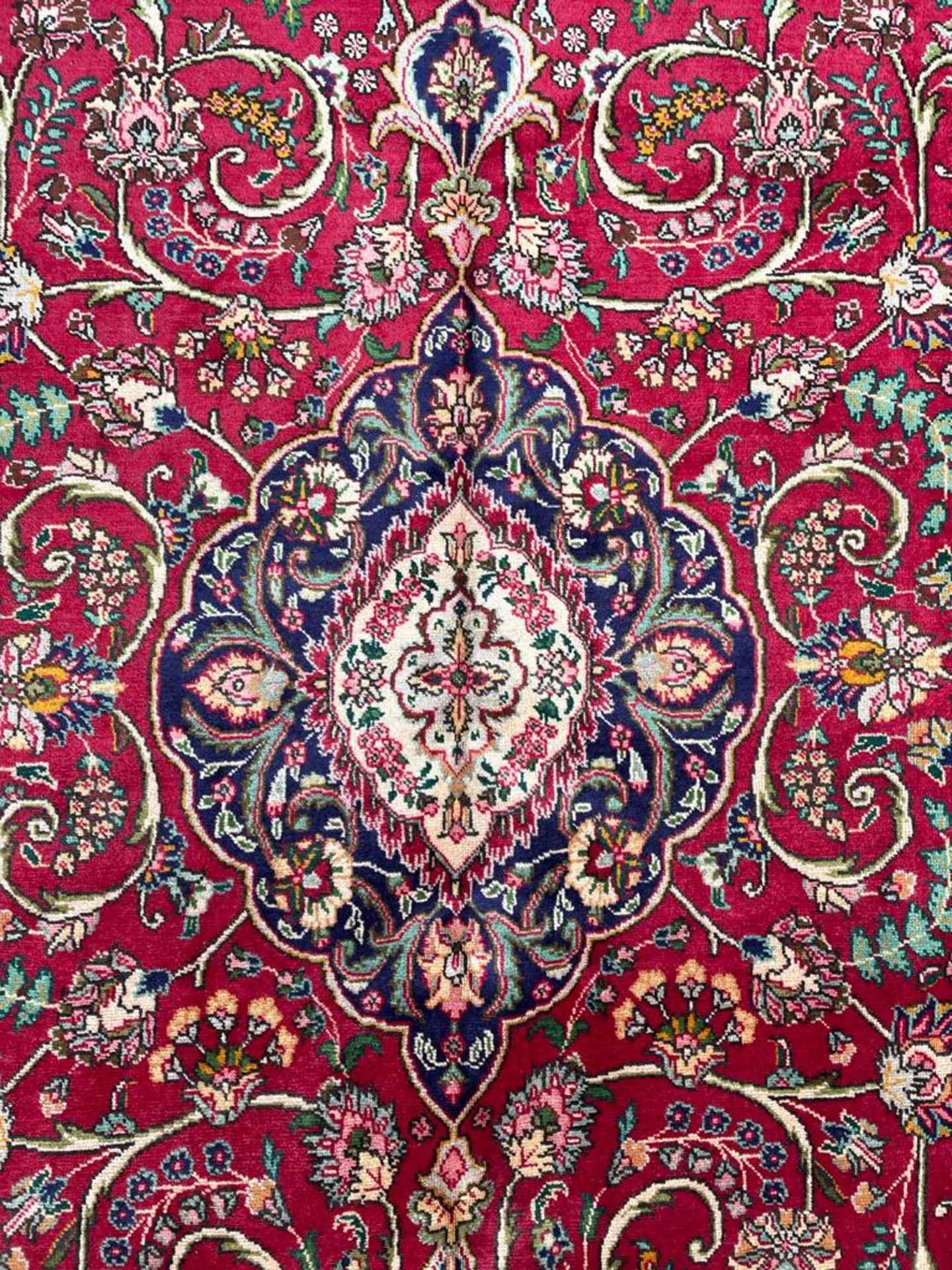 20TH CENTURY NORTH WEST PERSIAN TABRIZ FLOOR RUG - Image 2 of 4