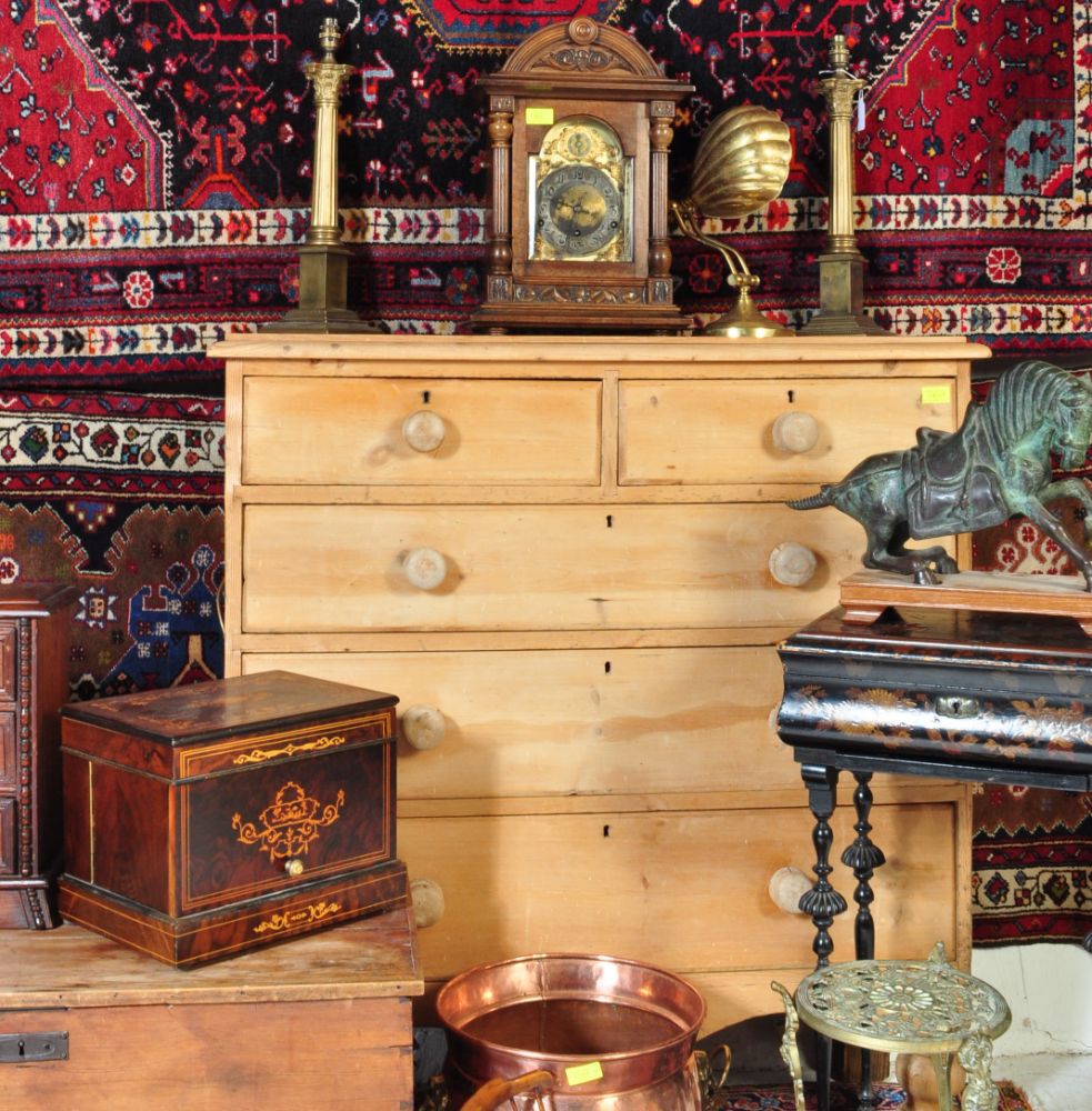 Antiques & Collectables - Furniture & Decorative Interiors