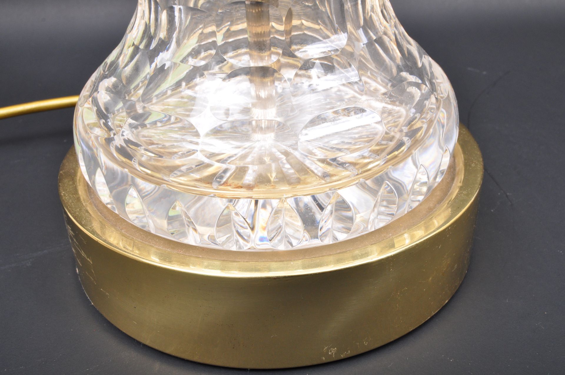 RETRO VINTAGE GLASS & GILT METAL TABLE LAMP - Image 4 of 5