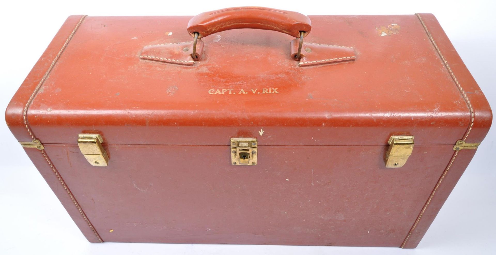 RED LEATHER TRAVEL SUITCASE TRUNK - EARLY 20TH CENTURY - Image 4 of 6