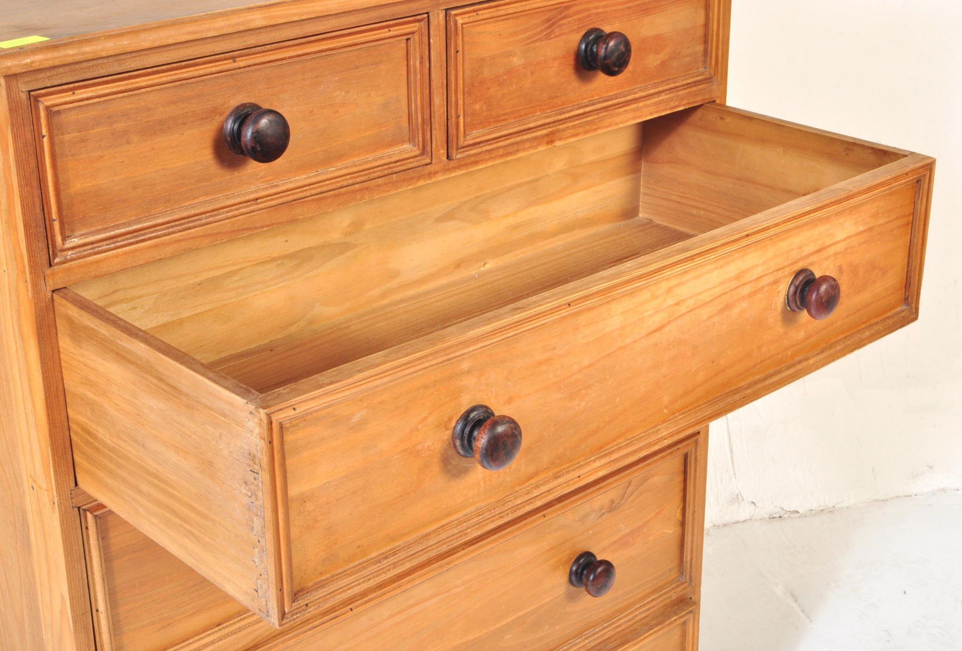 CONTEMPORARY PINE CHEST OF DRAWERS - Image 4 of 6