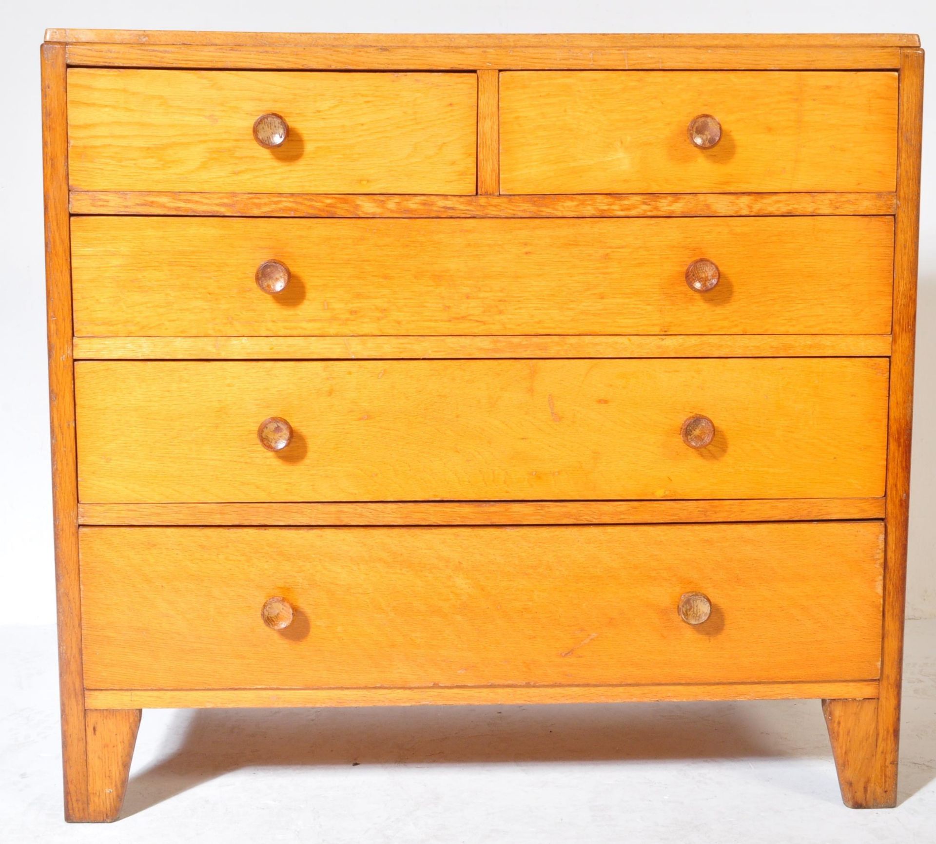 MID CENTURY OAK CHEST OF DRAWERS - Image 3 of 6