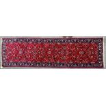 20TH CENTURY NORTH WEST PERSIAN SAROUK RUNNER RUG