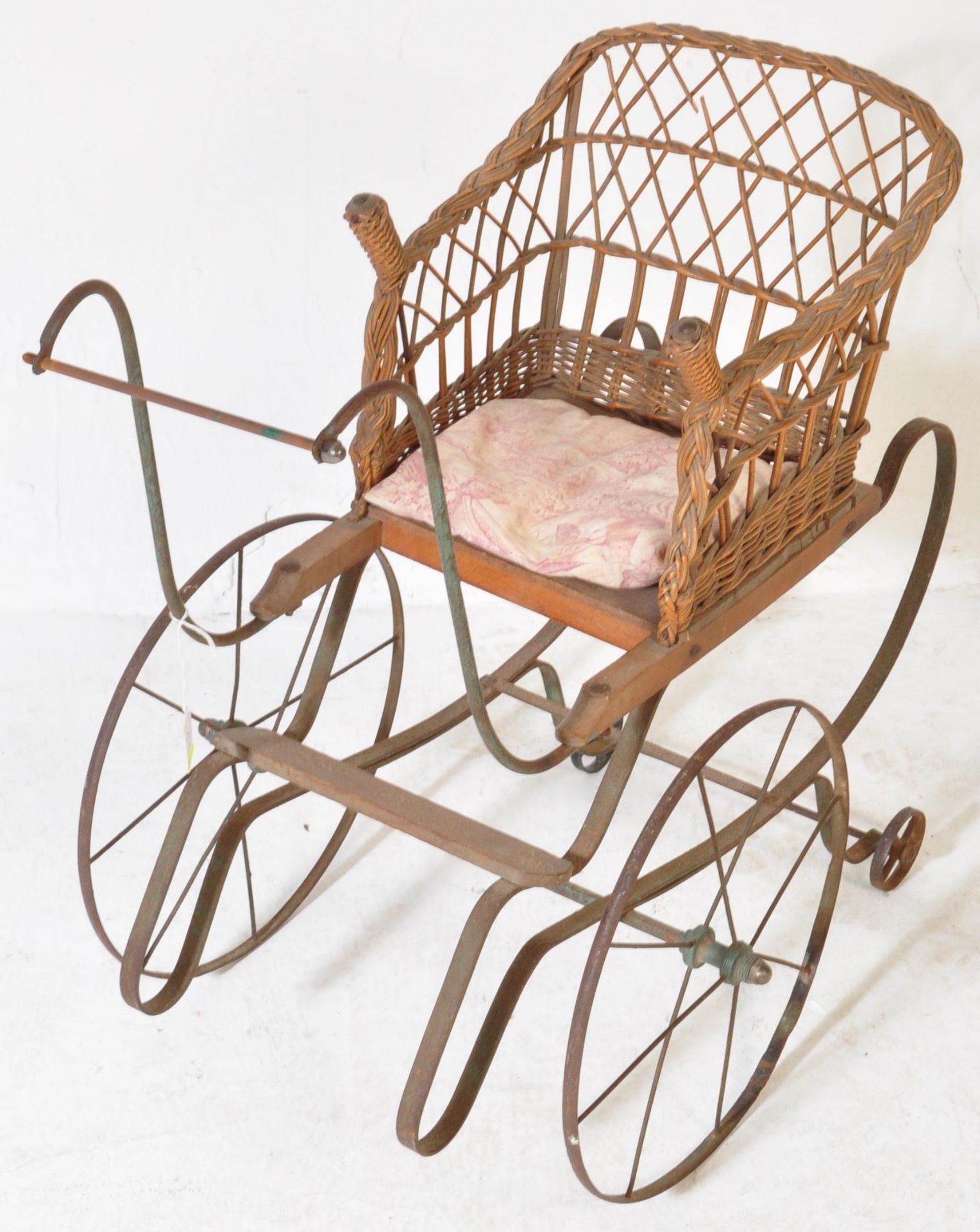 19TH CENTURY VICTORIAN WICKER AND STEEL DOLLS PRAM - Bild 2 aus 5