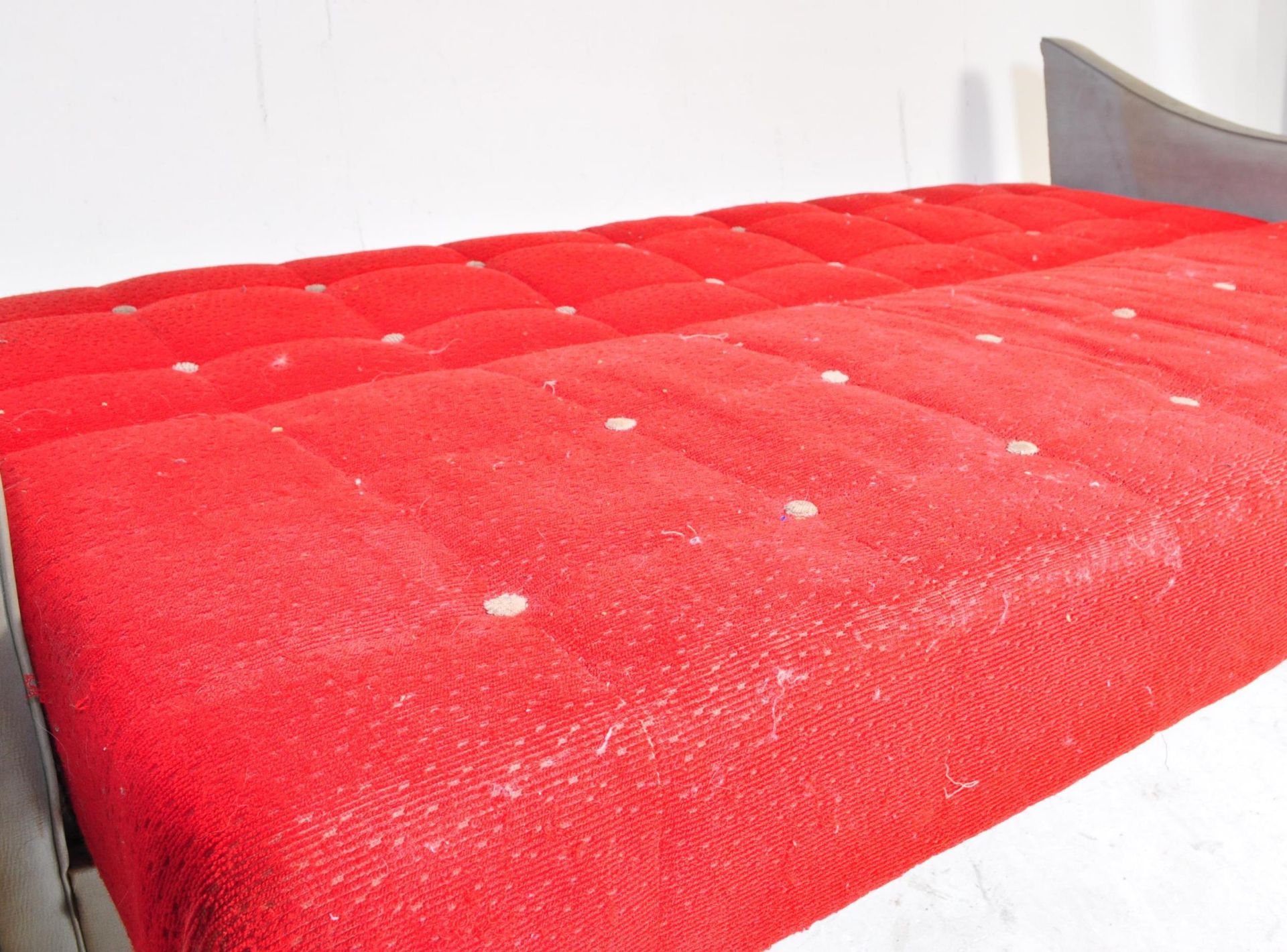 RETRO VINTAGE MID 20TH CENTURY SPACE AGE SOFA DAY BED - Image 5 of 5