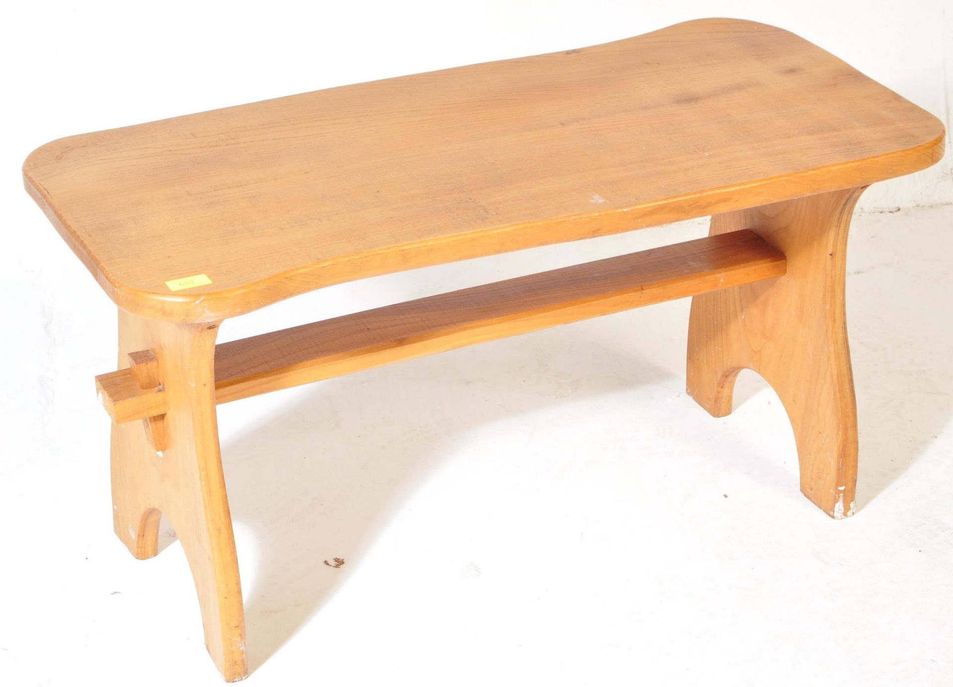 VINTAGE PINE COUNTRY STYLE OCCASIONAL COFFEE TABLE - Image 2 of 4