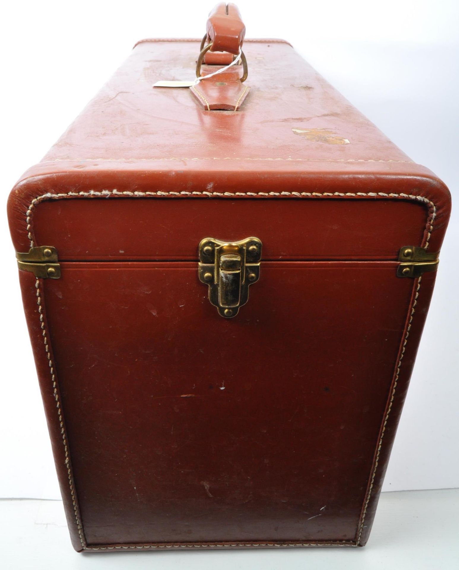 RED LEATHER TRAVEL SUITCASE TRUNK - EARLY 20TH CENTURY - Image 6 of 6
