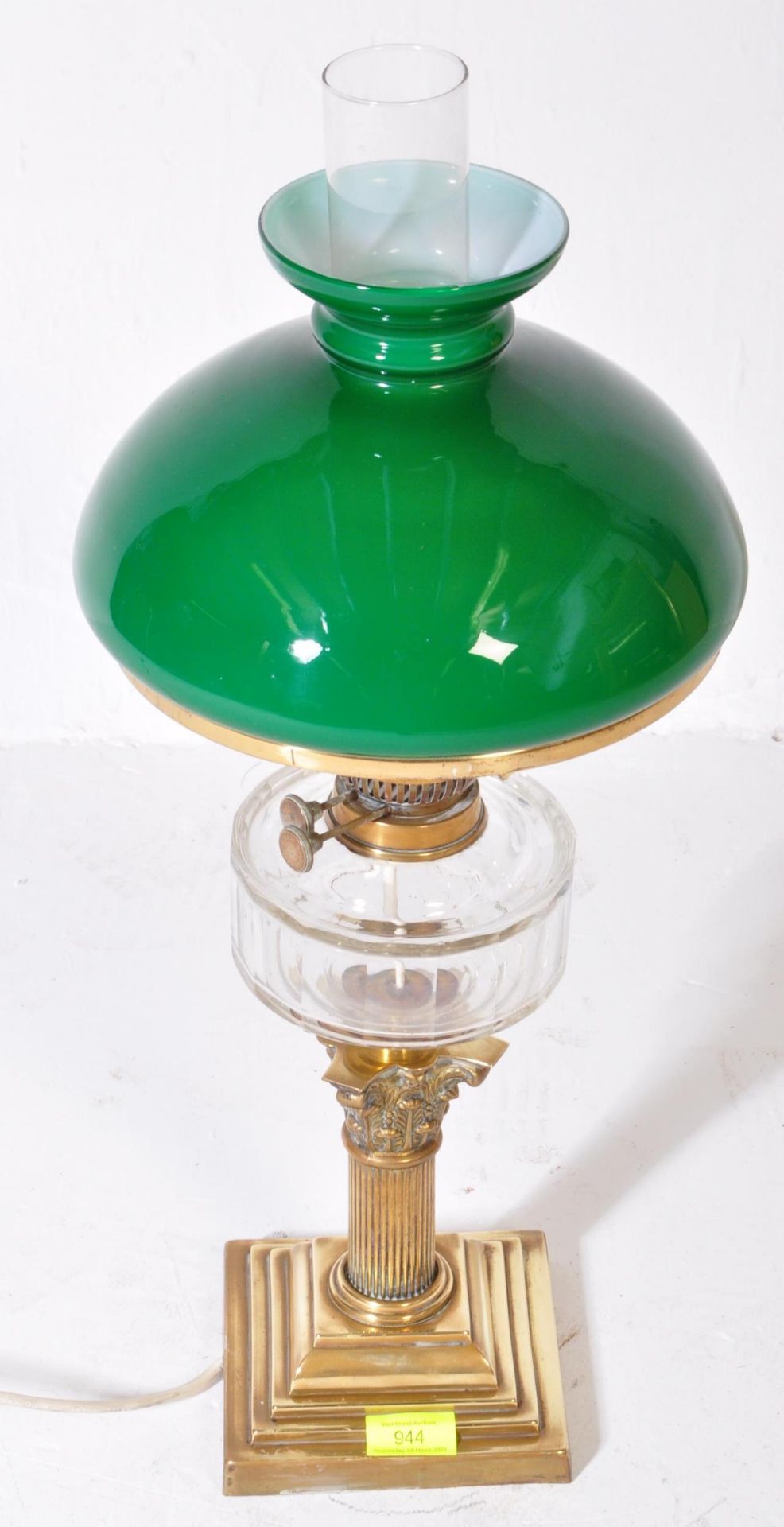 20TH CENTURY BRASS & GLASS OIL TABLE LAMP - Image 2 of 5