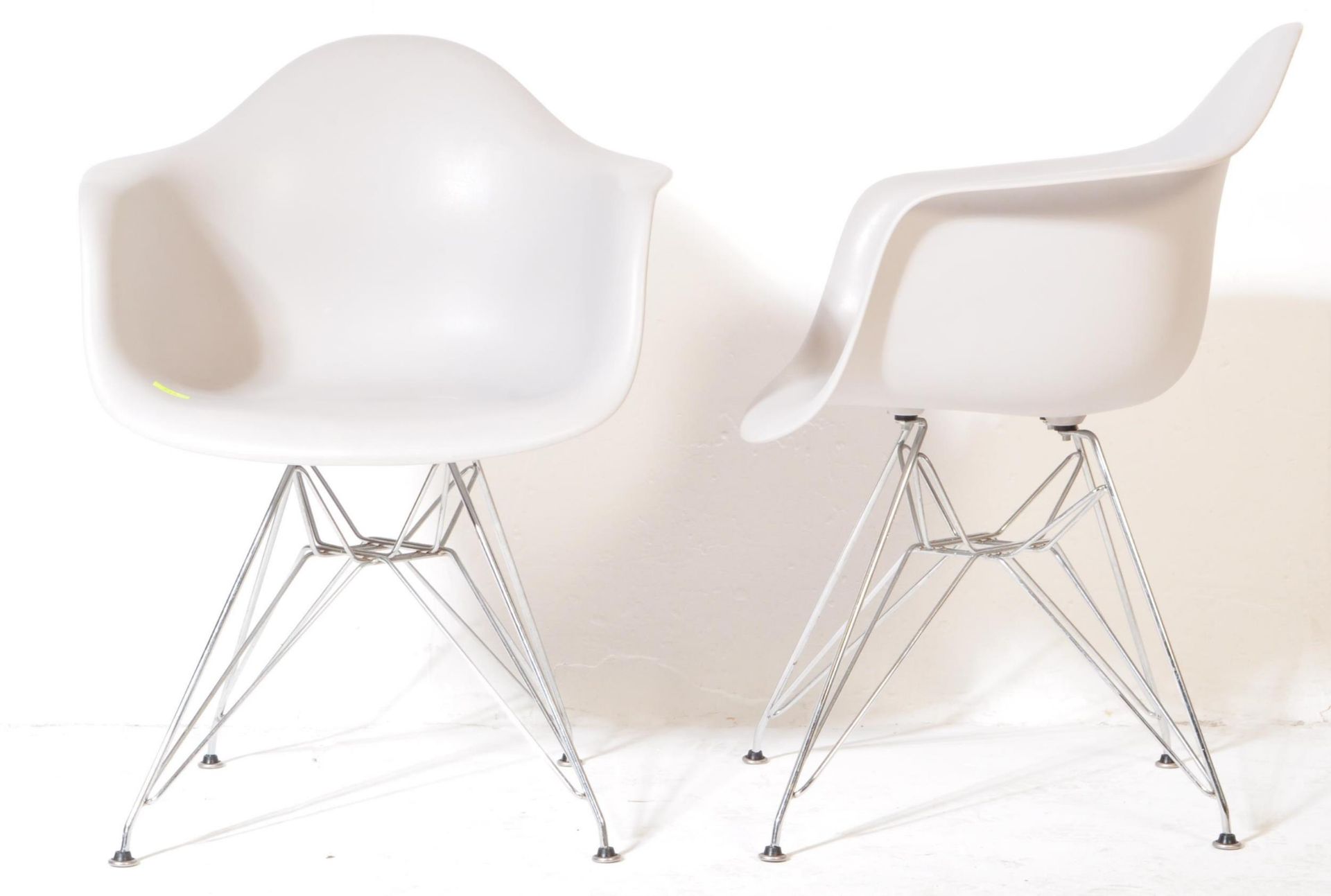 CHARLES & RAY EAMES - VITRA - PAIR OF PLASTIC OFFICE CHAIRS - Image 3 of 3