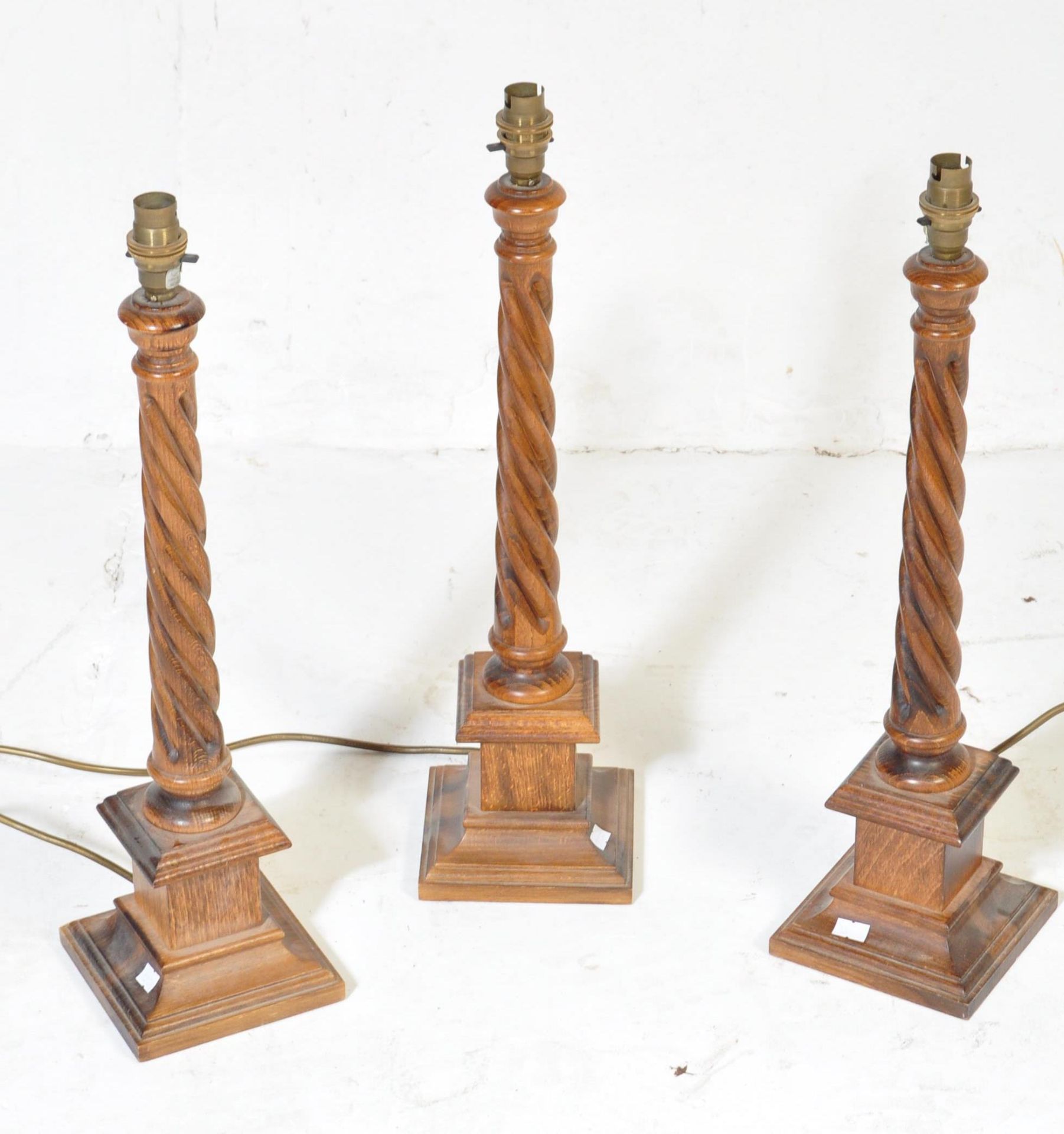 COLLECTION OF THREE MATCHING OAK BARLEY TWIST LAMP LIGHT BASES - Image 2 of 4