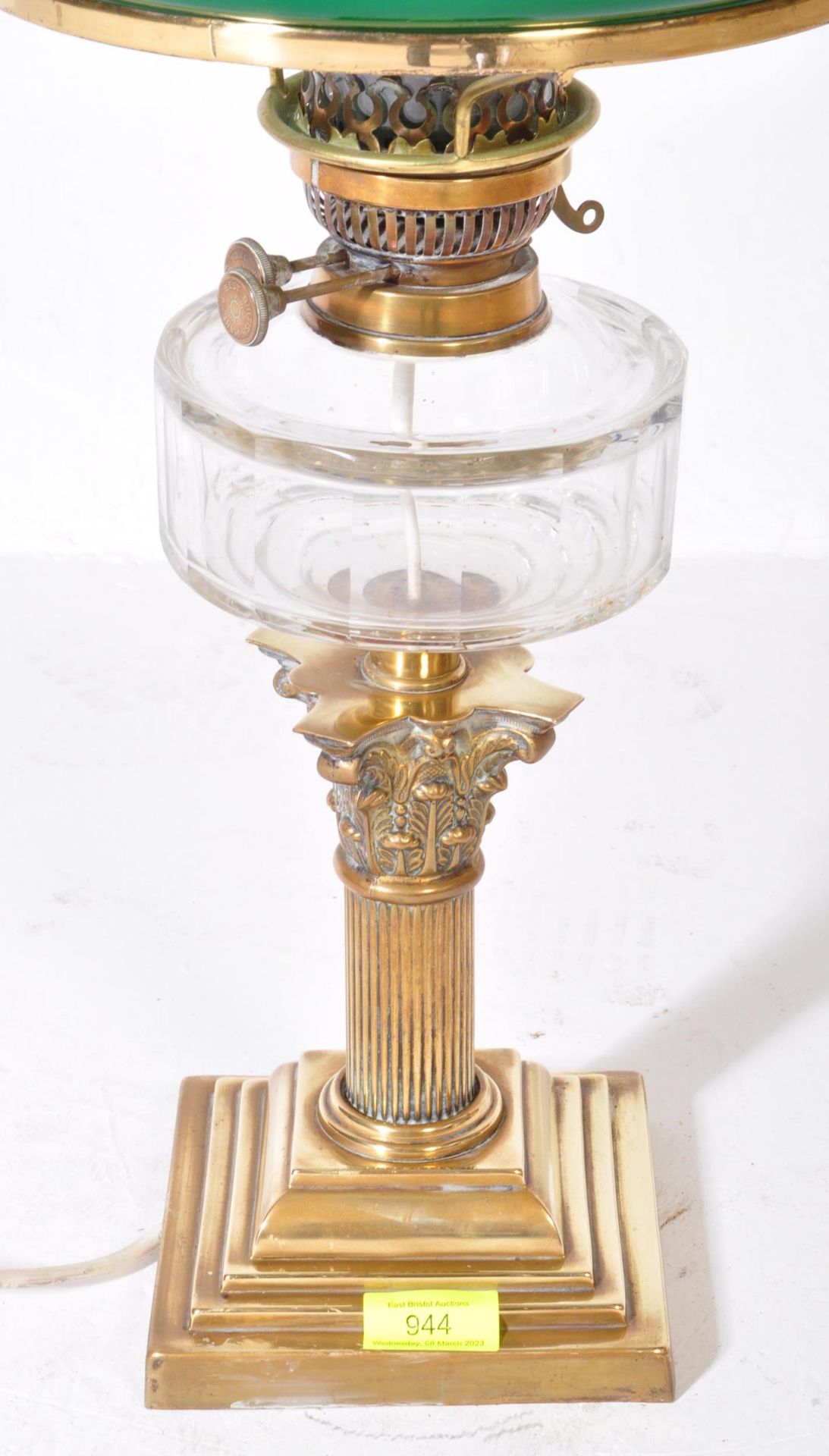 20TH CENTURY BRASS & GLASS OIL TABLE LAMP - Image 3 of 5