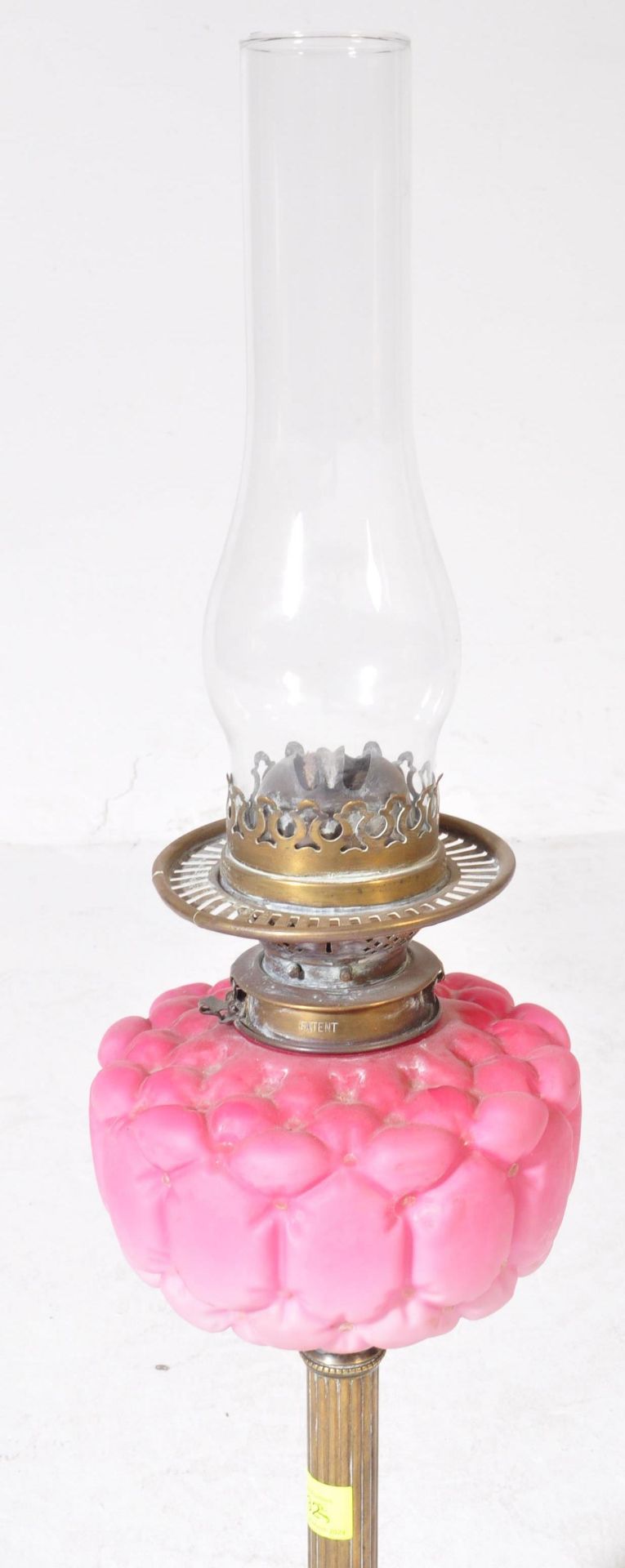 VICTORIAN 19TH CENTURY GLASS & BRASS OIL LAMP - Image 3 of 5