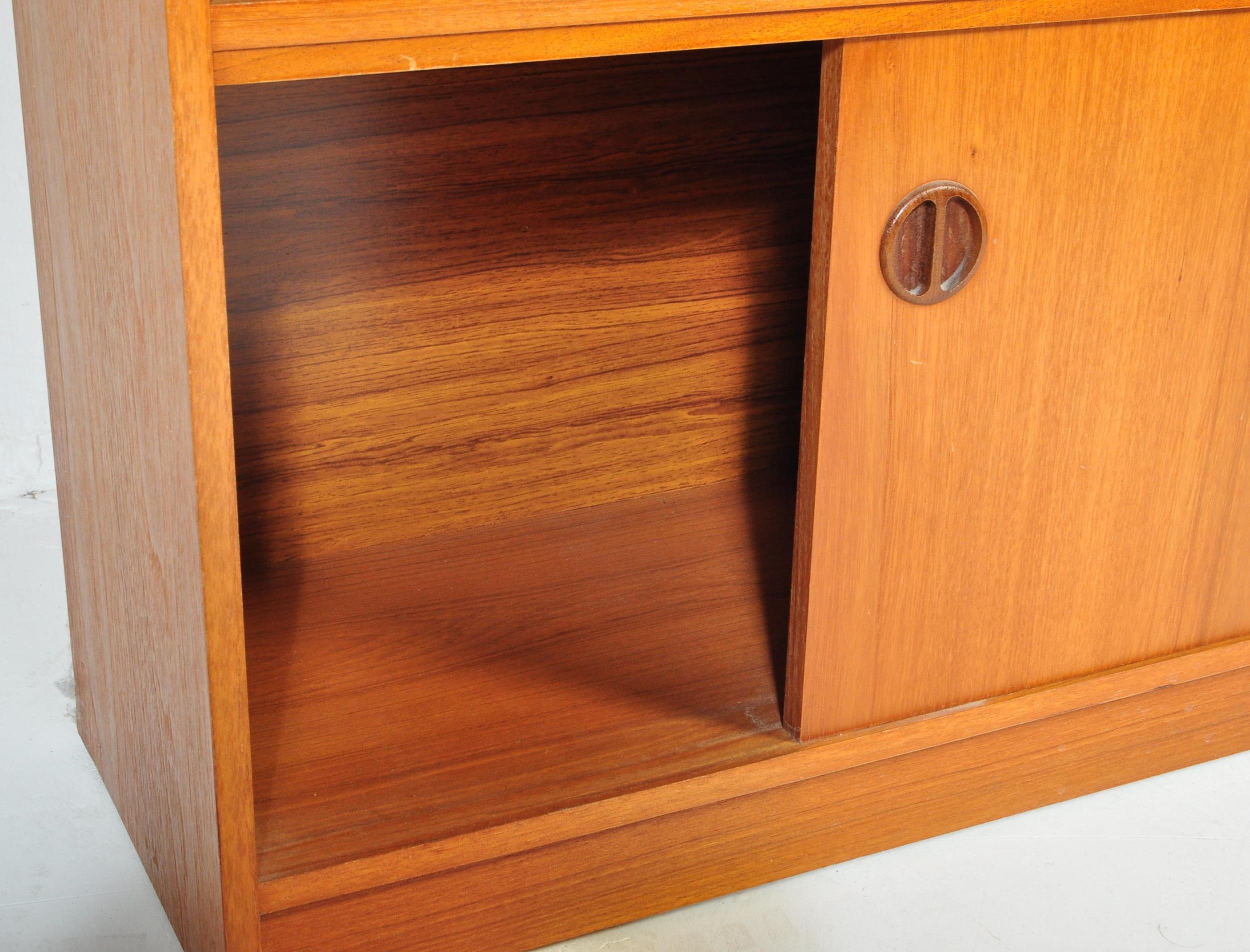 RETRO MID 20TH CENTURY TEAK GLAZED CABINET - Bild 5 aus 5