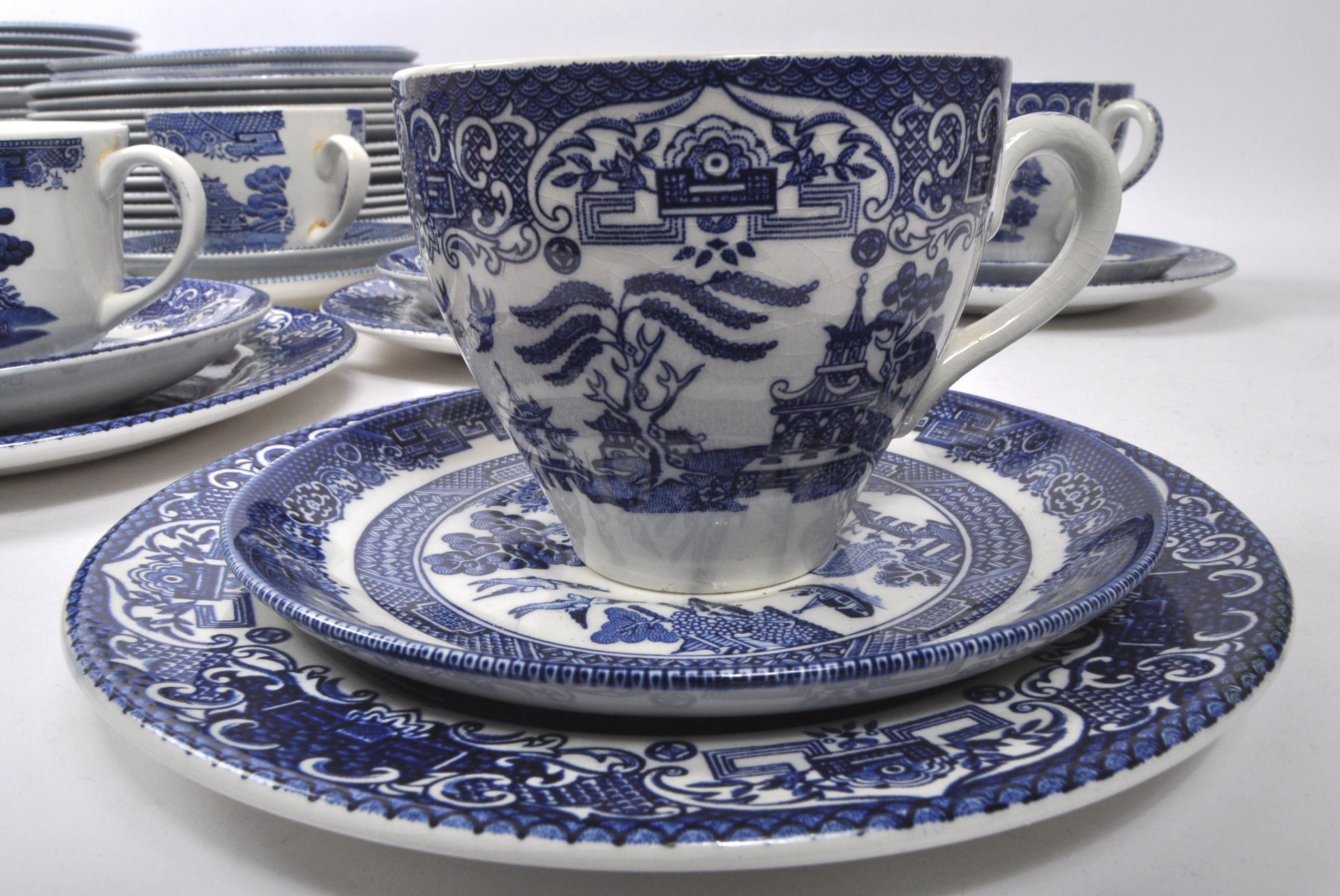 CHURCHILL - BLUE & WHITE CERAMIC WARE DINNER SERVICE - Image 4 of 7