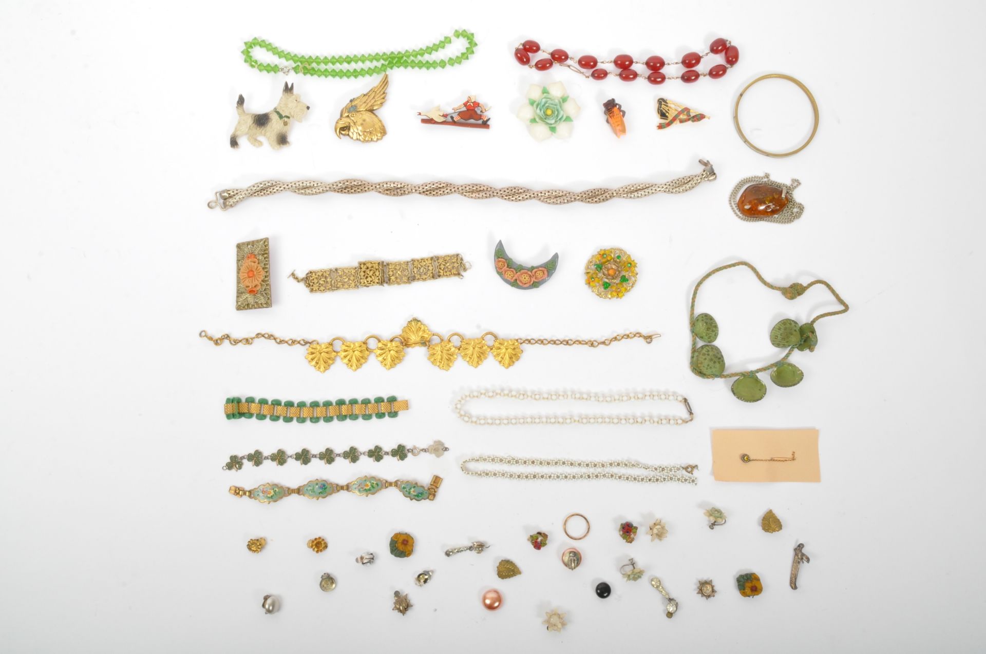 A COLLECTION OF VINTAGE COSTUME JEWELLERY - Image 4 of 6