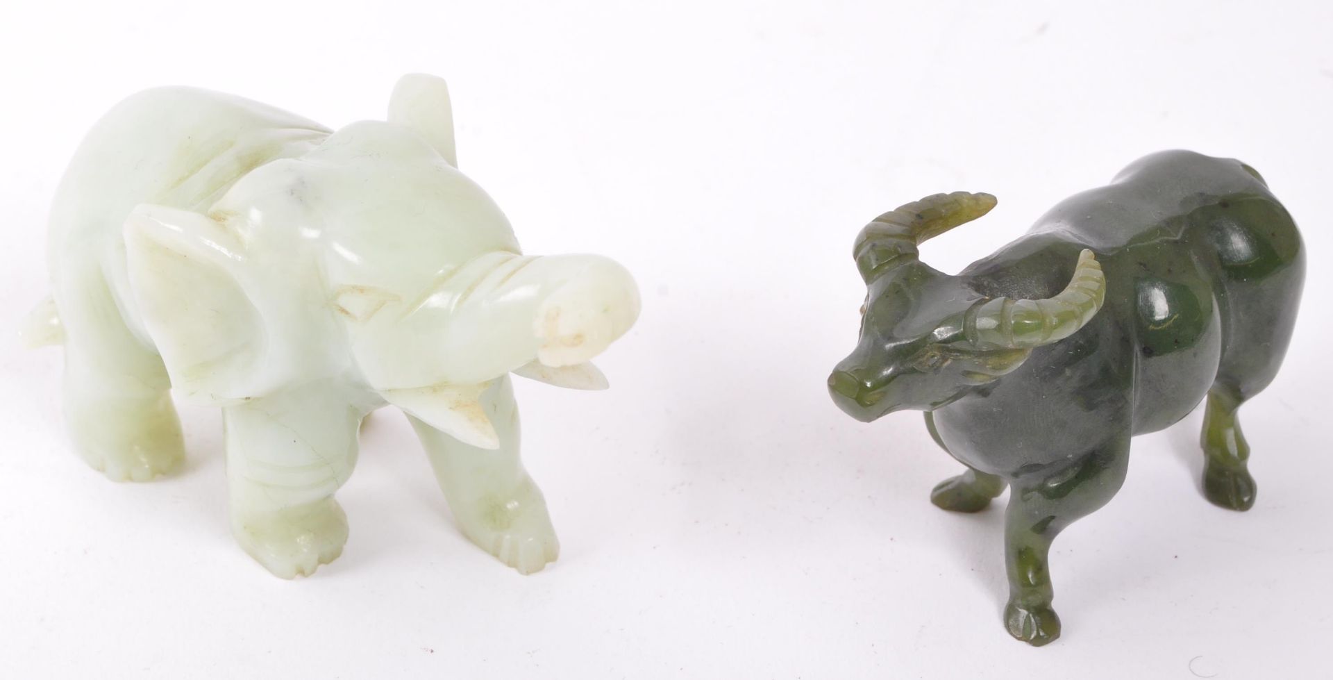 TWO 20TH CENTURY CHINESE FIGURES - NEPHRITE JADE - Bild 5 aus 5