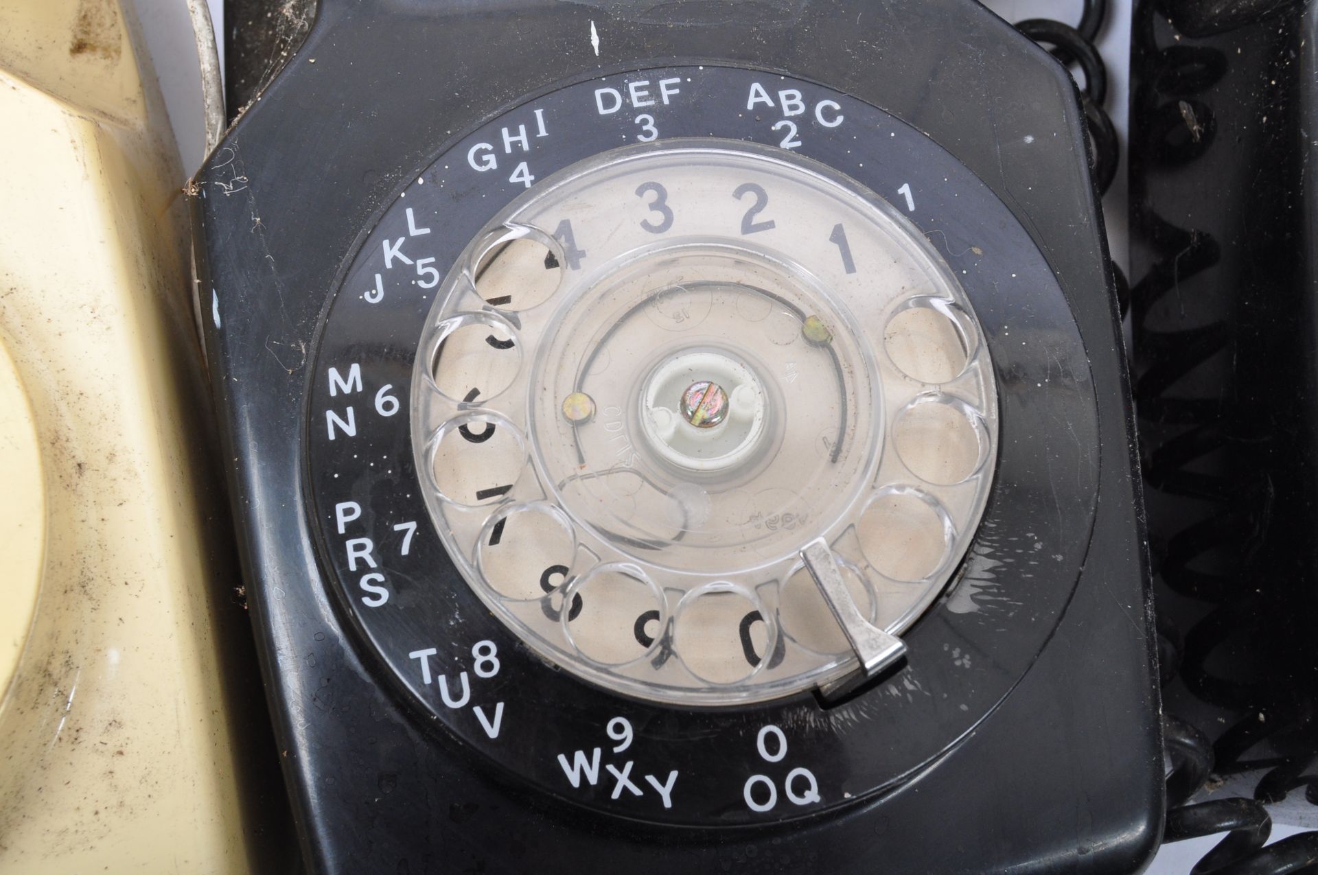 COLLECTION OF RETRO VINTAGE SPIN DIAL TELEPHONES - Bild 2 aus 5