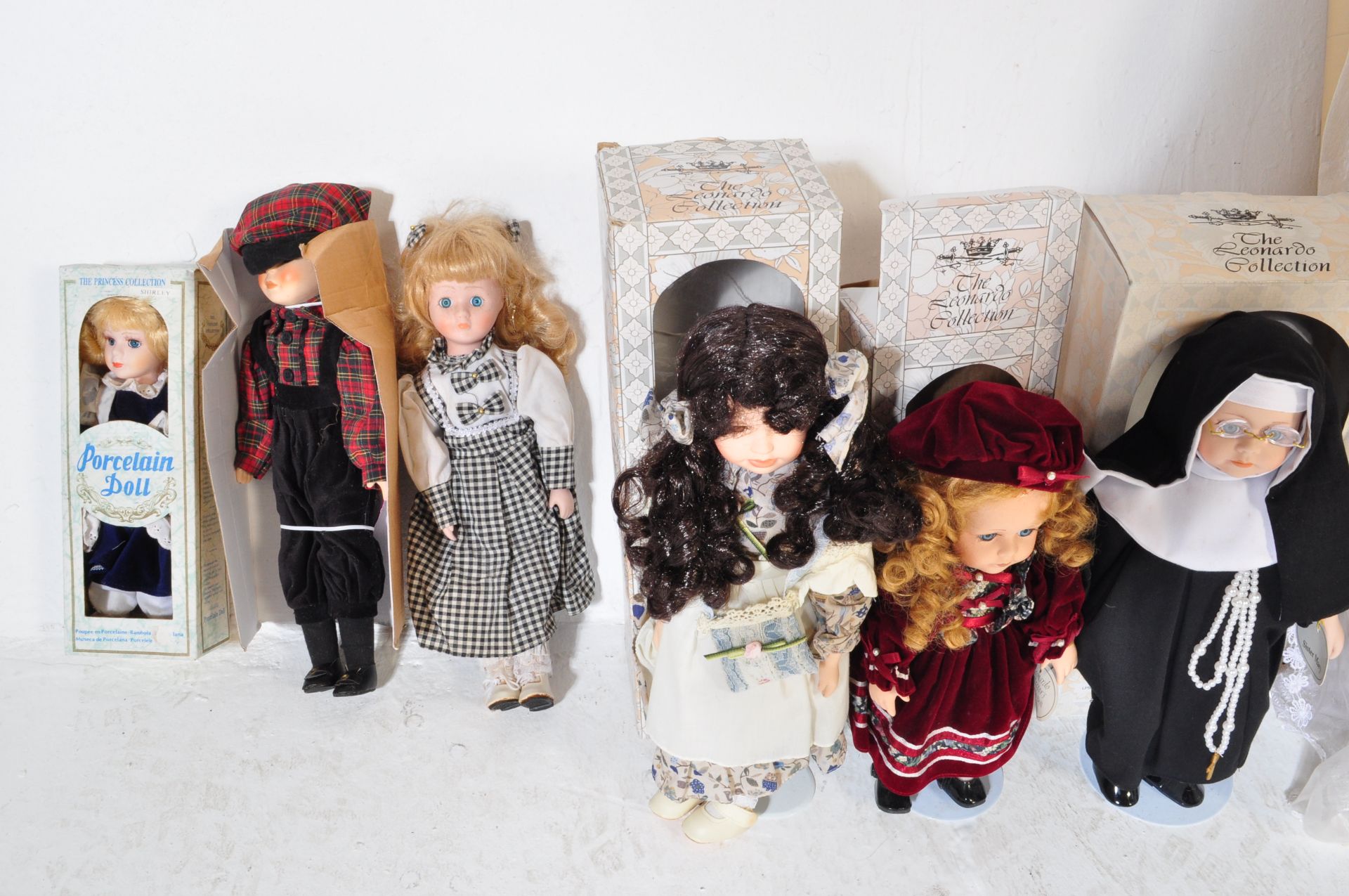 COLLECTION OF LEONARDO COLLECTION PORCELAIN DOLLS - Bild 3 aus 7