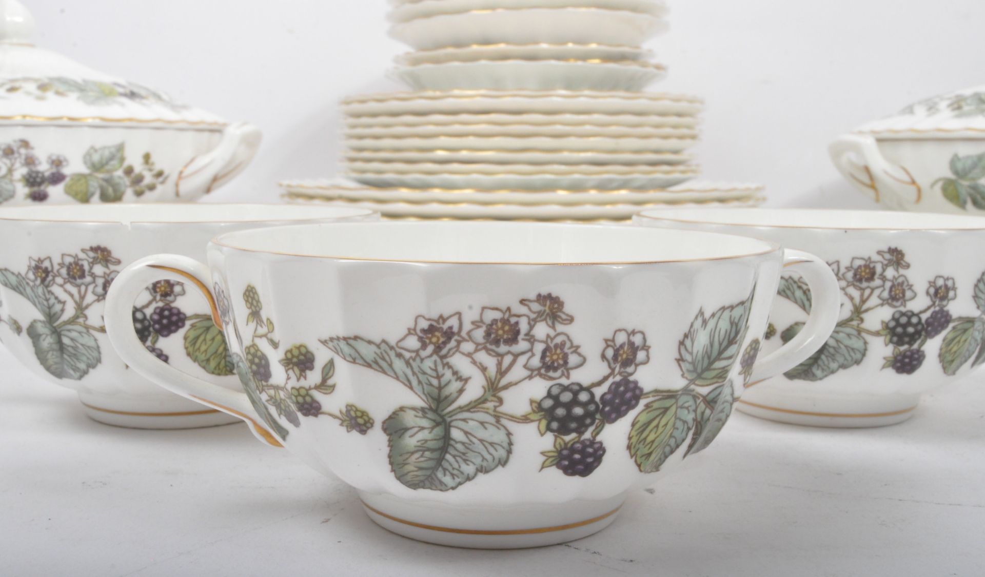 VINTAGE ROYAL WORCESTER FINE BONE CHINA 'LAVINIA' TEA SERVICE - Image 3 of 8