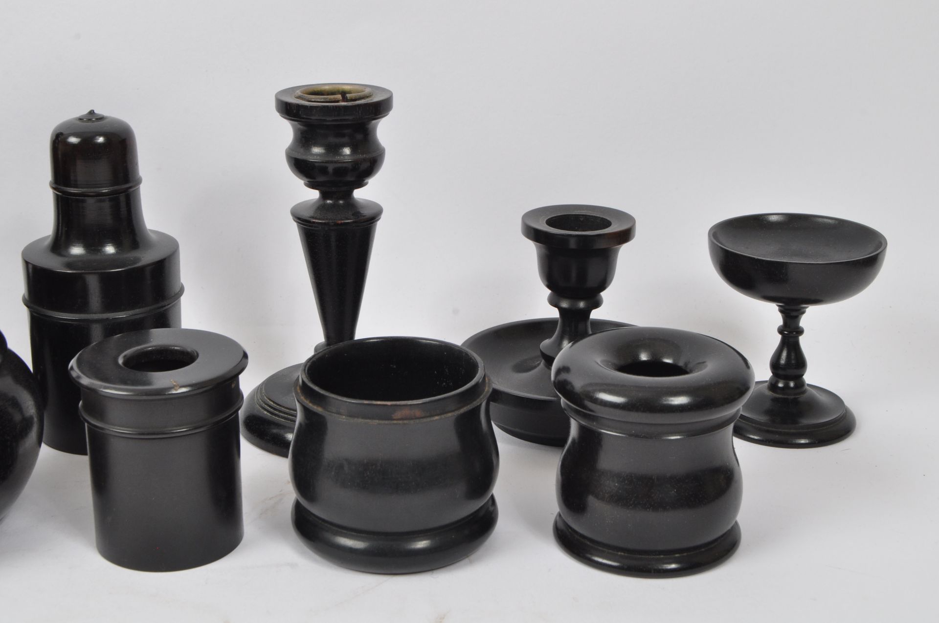 COLLECTION EARLY 20TH CENTURY FRENCH EBONY DRESSING SETS - Bild 5 aus 6