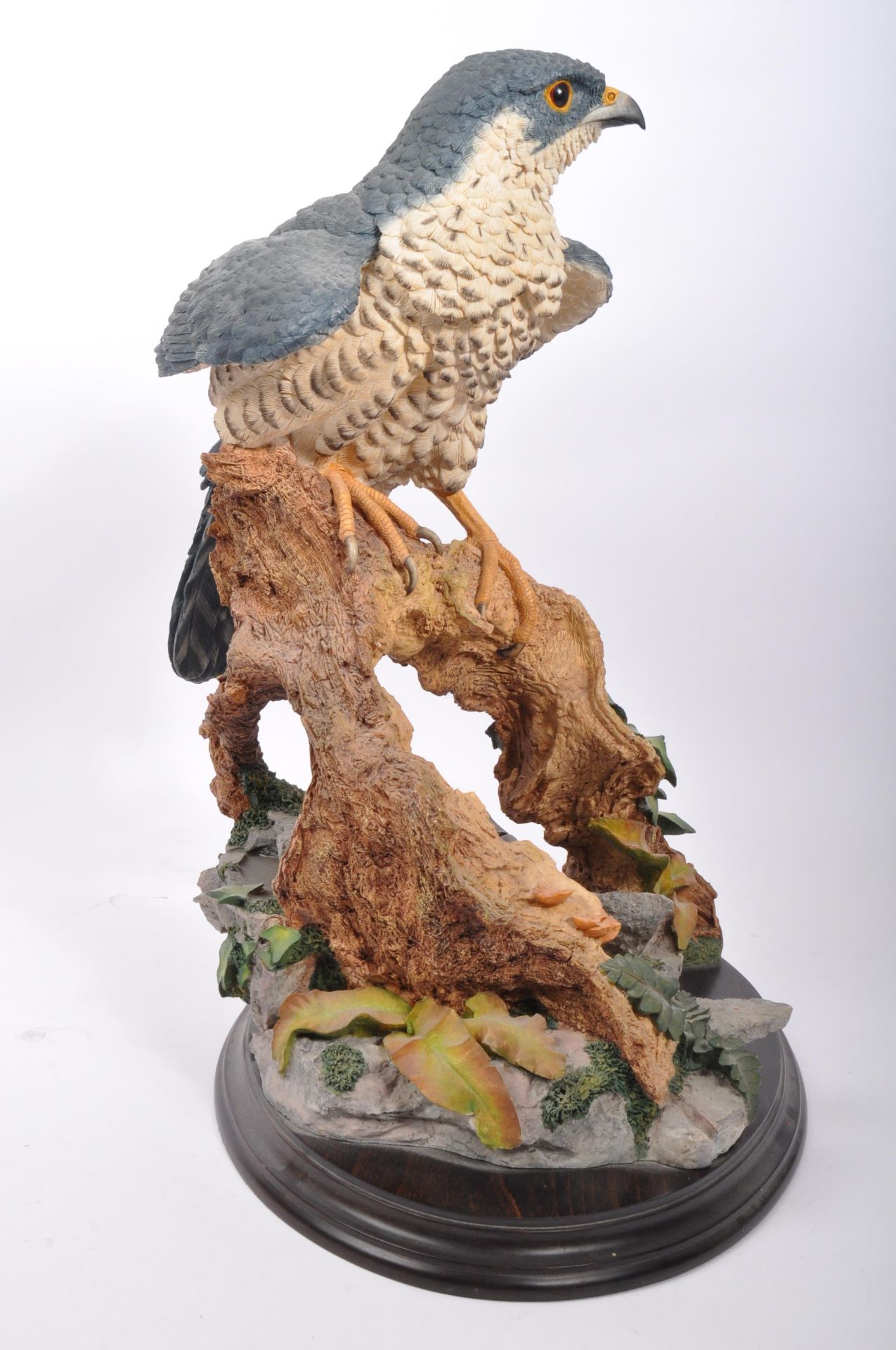 VINTAGE CAPODIMONTE PORCELAIN PEREGRIN FALCON FIGURE - Image 4 of 6