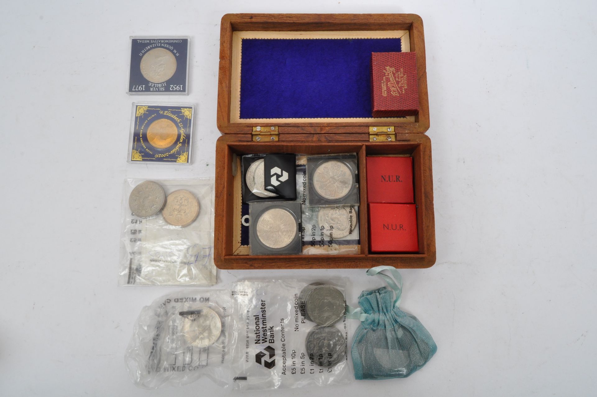UK & FOREIGN CURRENT & UNCIRCULATED CURRENCY COINS - Bild 5 aus 6