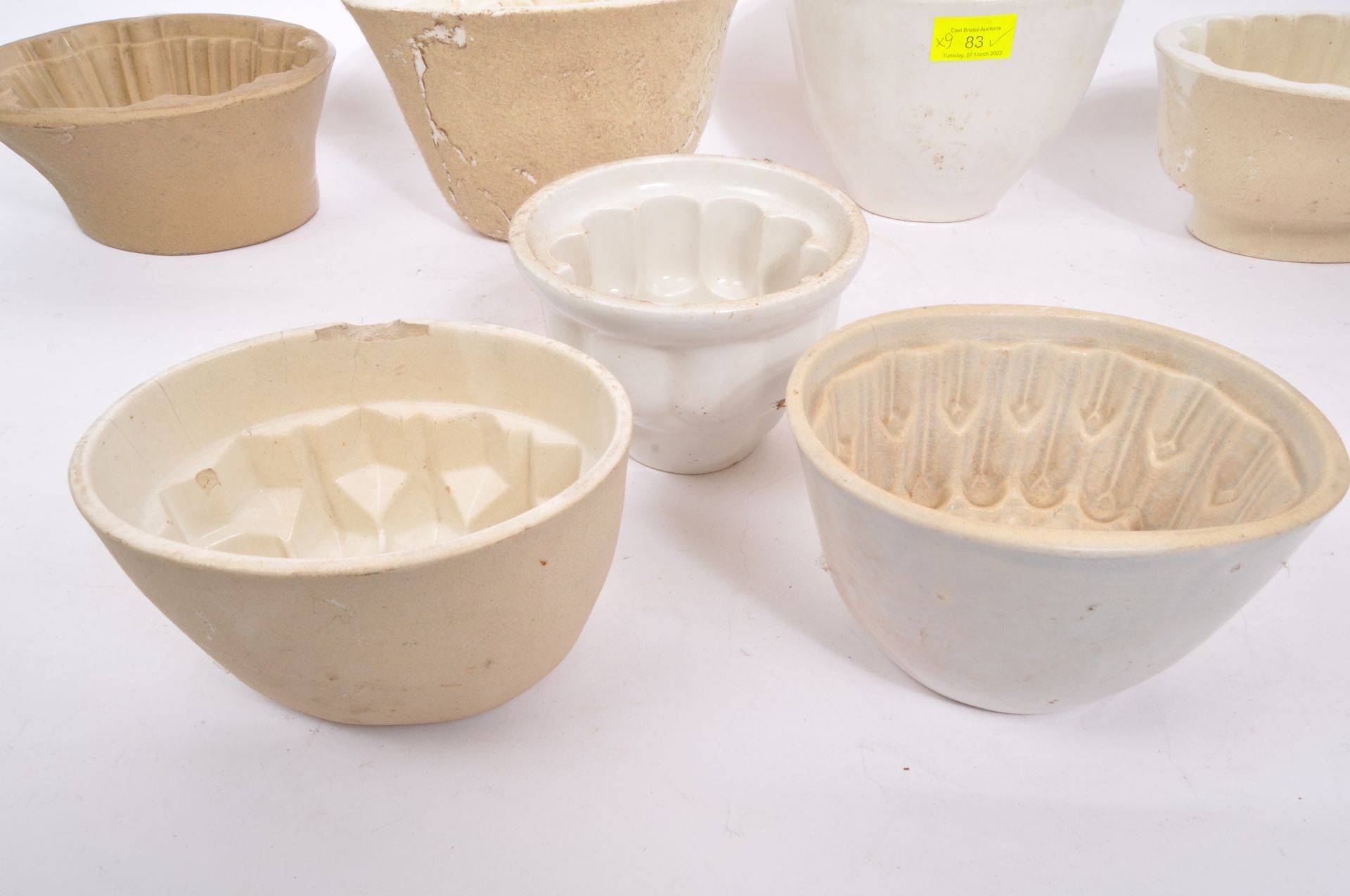 COLLECTION OF 19TH CENTURY CERAMIC JELLY MOULDS - Bild 4 aus 6