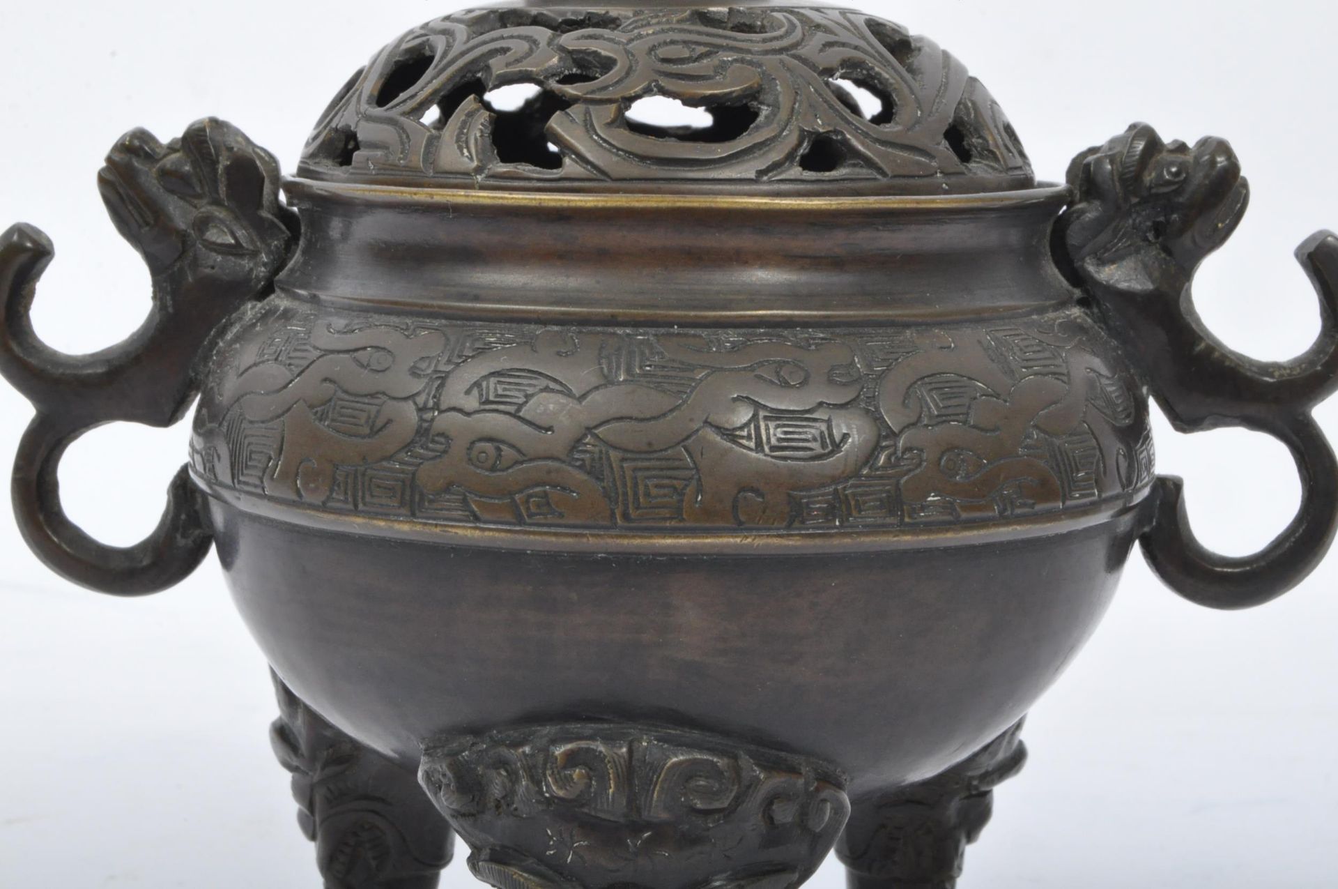 19TH CENTURY CHINESE ORIENTAL BRONZE CENSOR POT - Bild 2 aus 10