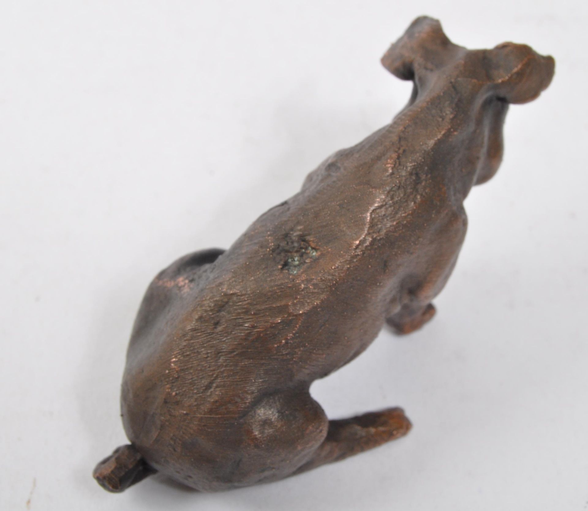 VINTAGE BRONZE PAINTED MINIATURE SITTING PIG - Bild 4 aus 5