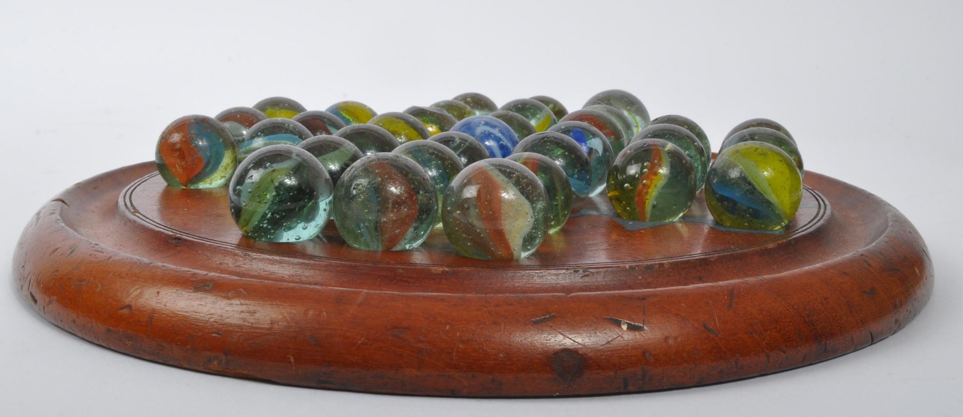 COLLECTION OF EARLY 20TH CENTURY MARBLES & SOLITAIRE BOARD - Bild 2 aus 5