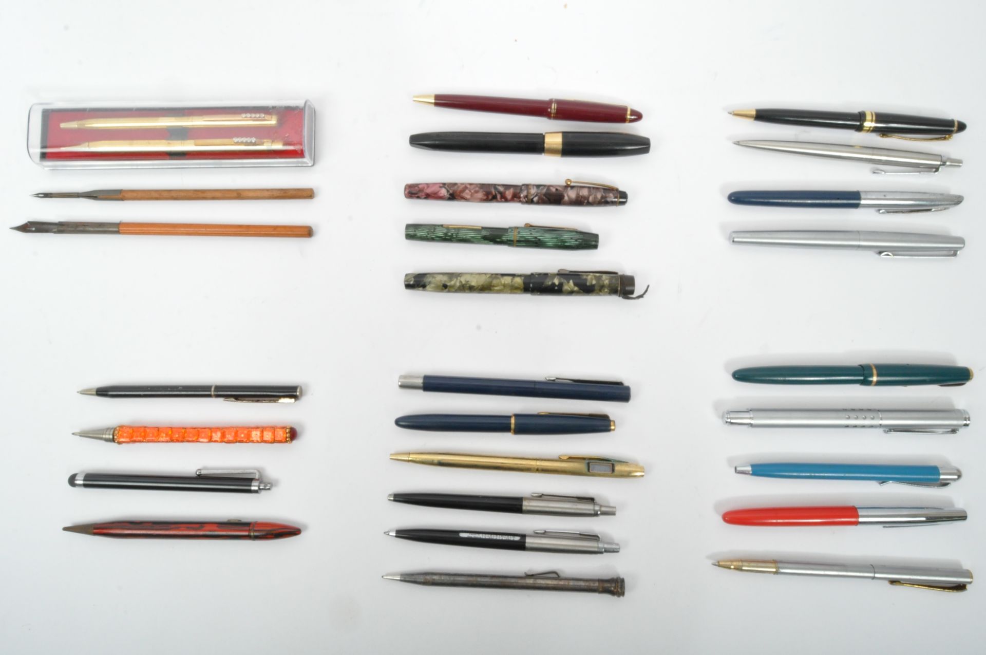 COLLECTION OF 20TH CENTURY PENS & WRITING INSTRUMENTS