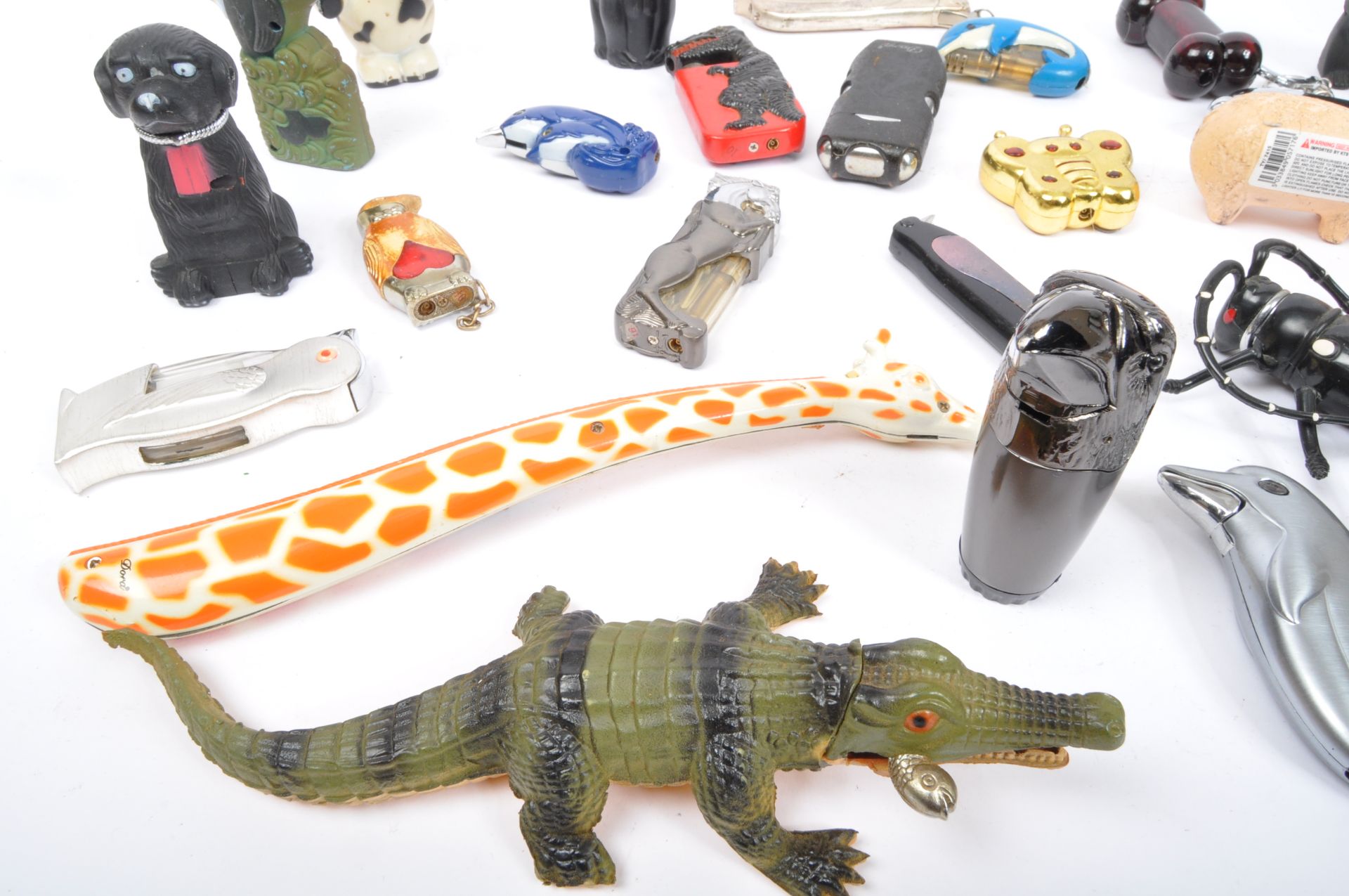 LARGE COLLECTION OF VINTAGE NOVELTY ANIMAL SHAPED LIGHTERS - Bild 5 aus 5