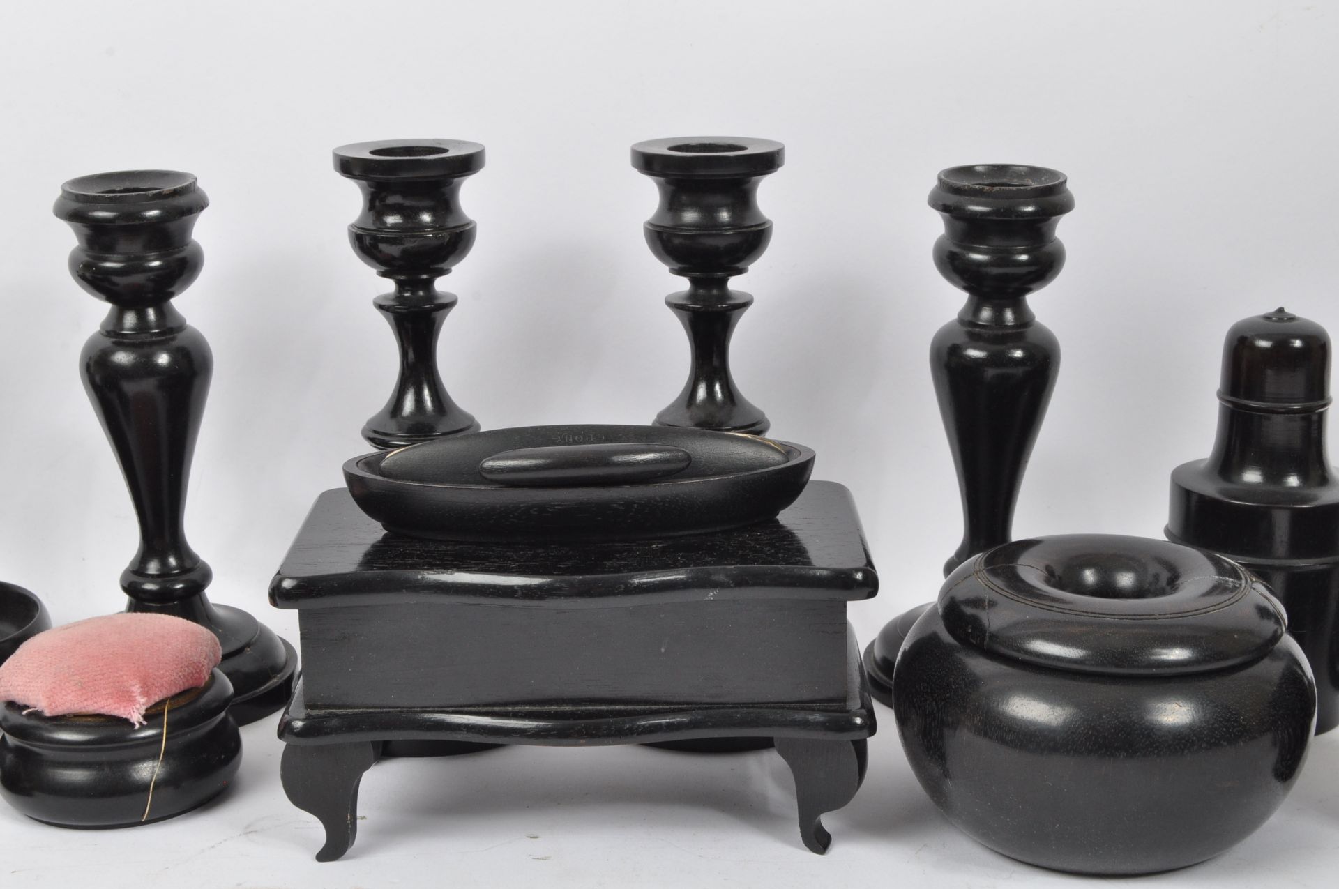COLLECTION EARLY 20TH CENTURY FRENCH EBONY DRESSING SETS - Bild 6 aus 6