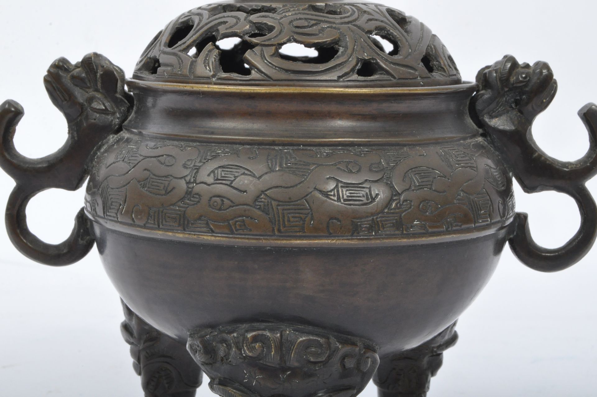 19TH CENTURY CHINESE ORIENTAL BRONZE CENSOR POT - Bild 8 aus 10