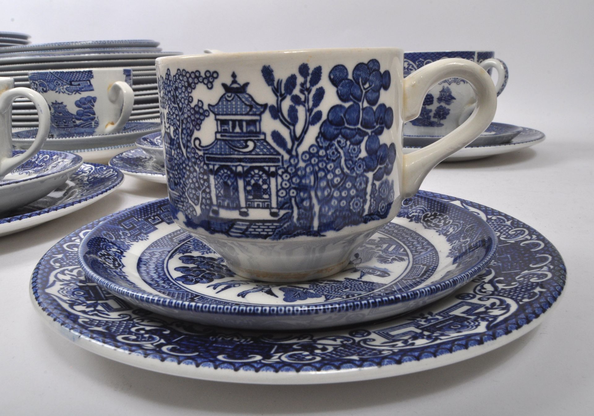 CHURCHILL - BLUE & WHITE CERAMIC WARE DINNER SERVICE - Image 5 of 7