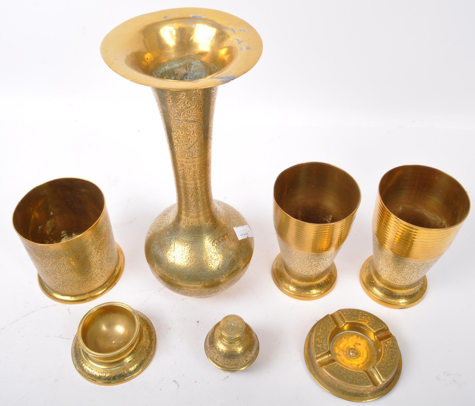 COLLECTION 19TH CENTURY & LATER OF PERSIAN BRASSWARE - Bild 2 aus 7