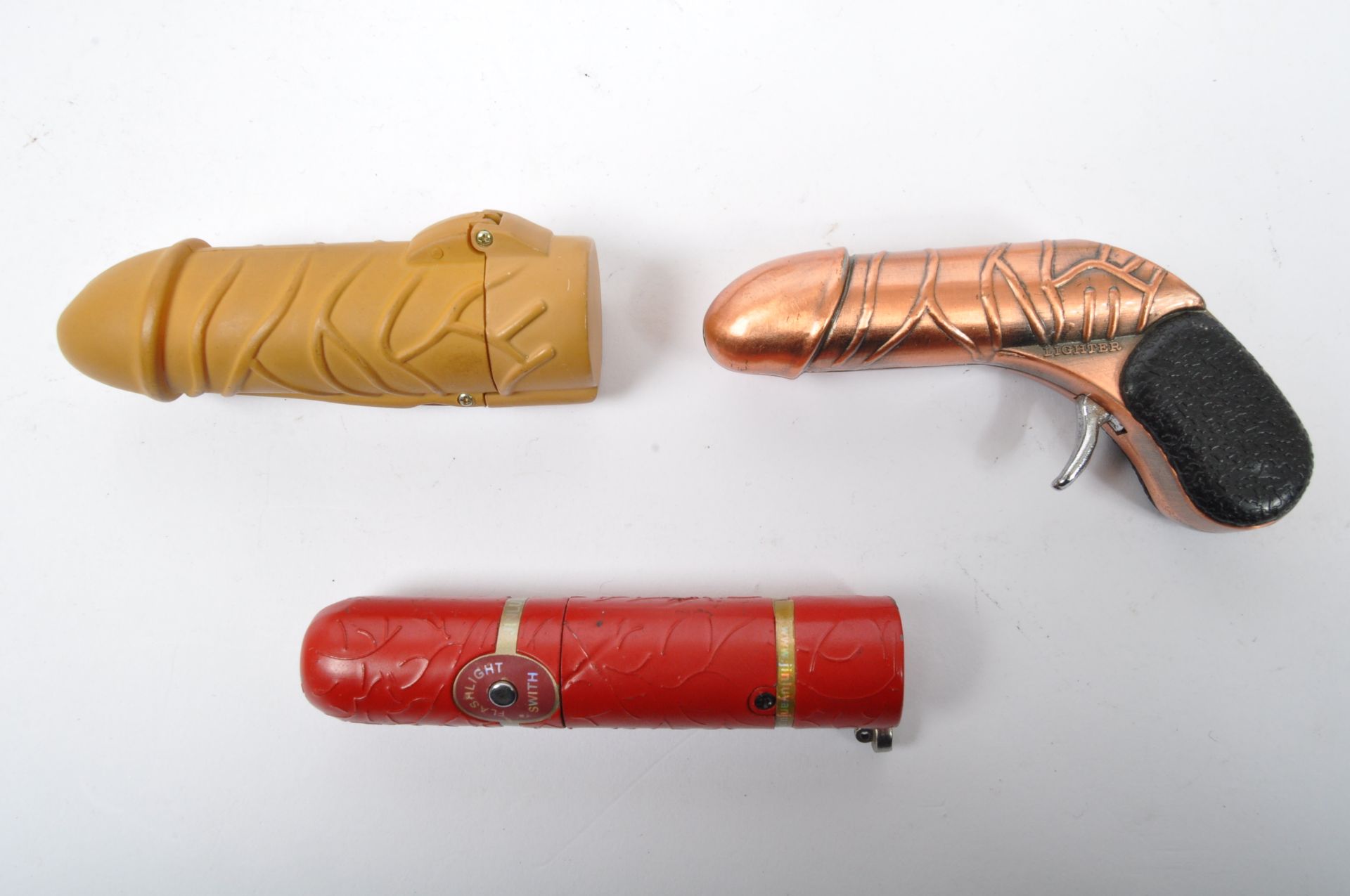 ASSORTMENT OF VINTAGE NOVELTY EROTIC THEMED LIGHTERS - Image 3 of 5
