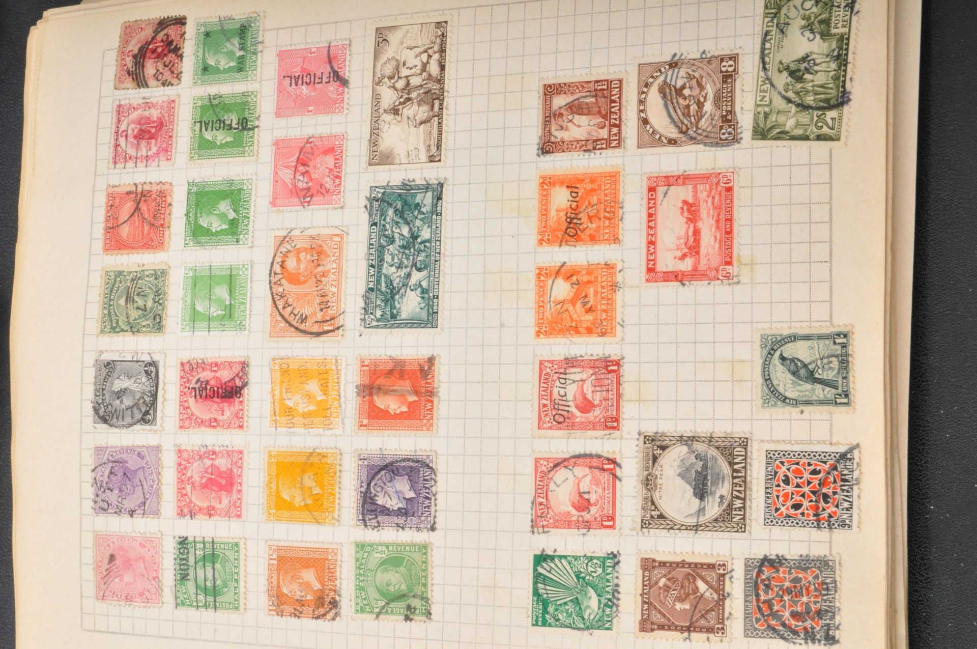 LARGE COLLECTION OF VINTAGE UK & FOREIGN STAMPS ALBUMS - Image 4 of 6