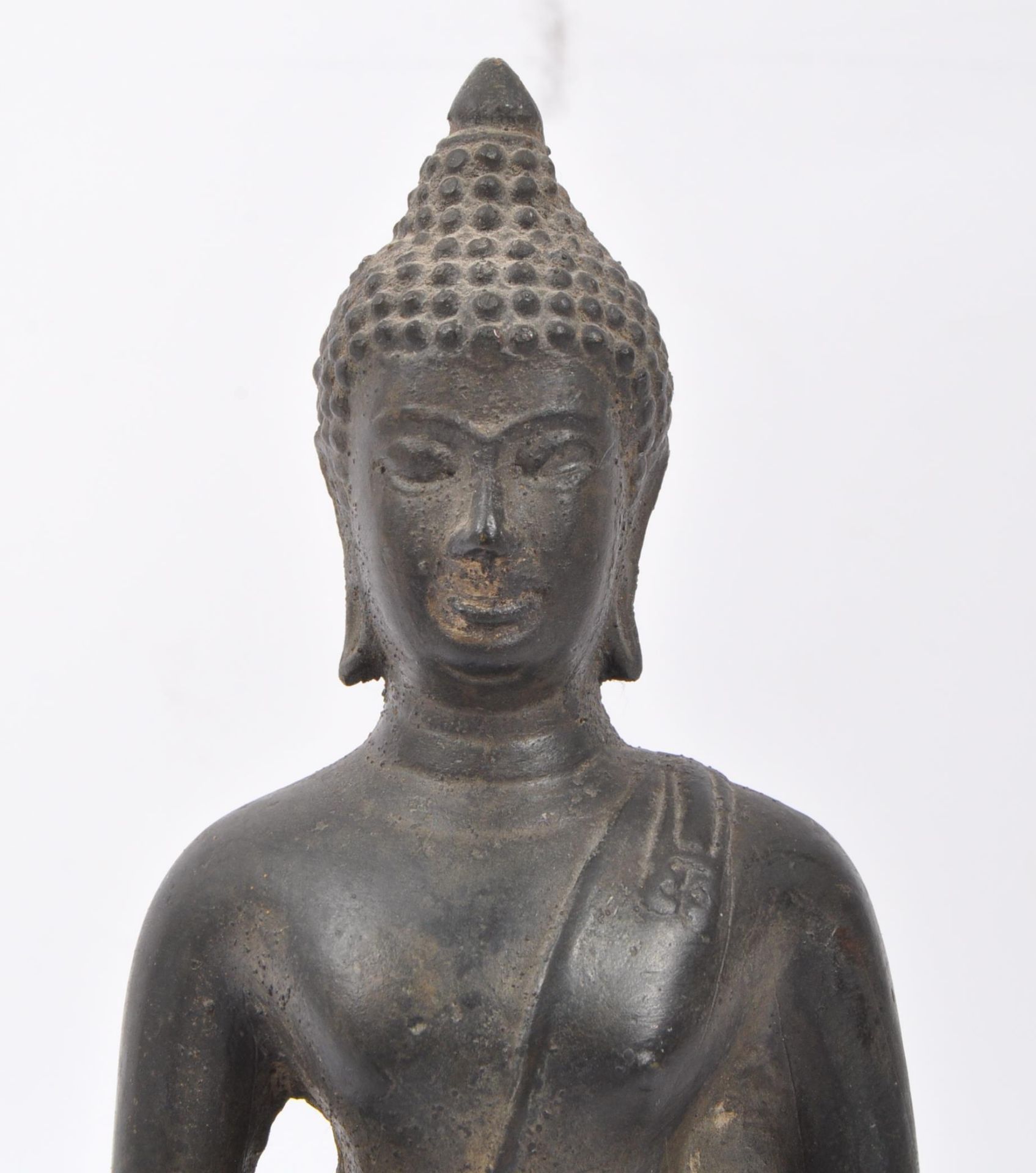 19TH CENTURY BRONZE THAI BUDDHA SCULPTURE - Bild 4 aus 10