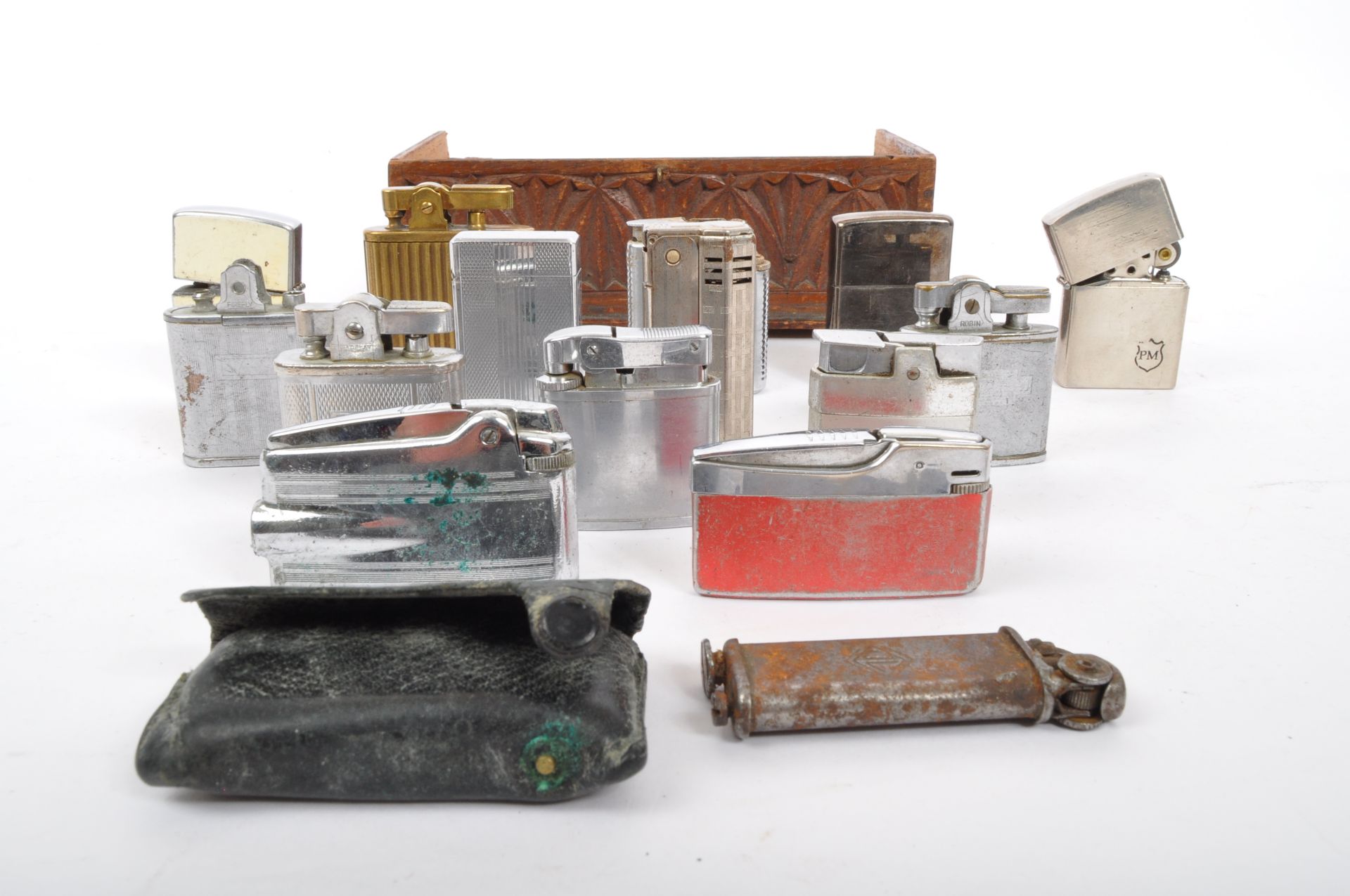 ASSORTMENT OF VINTAGE NOVELTY CIGARETTE POCKET LIGHTERS - Bild 2 aus 5