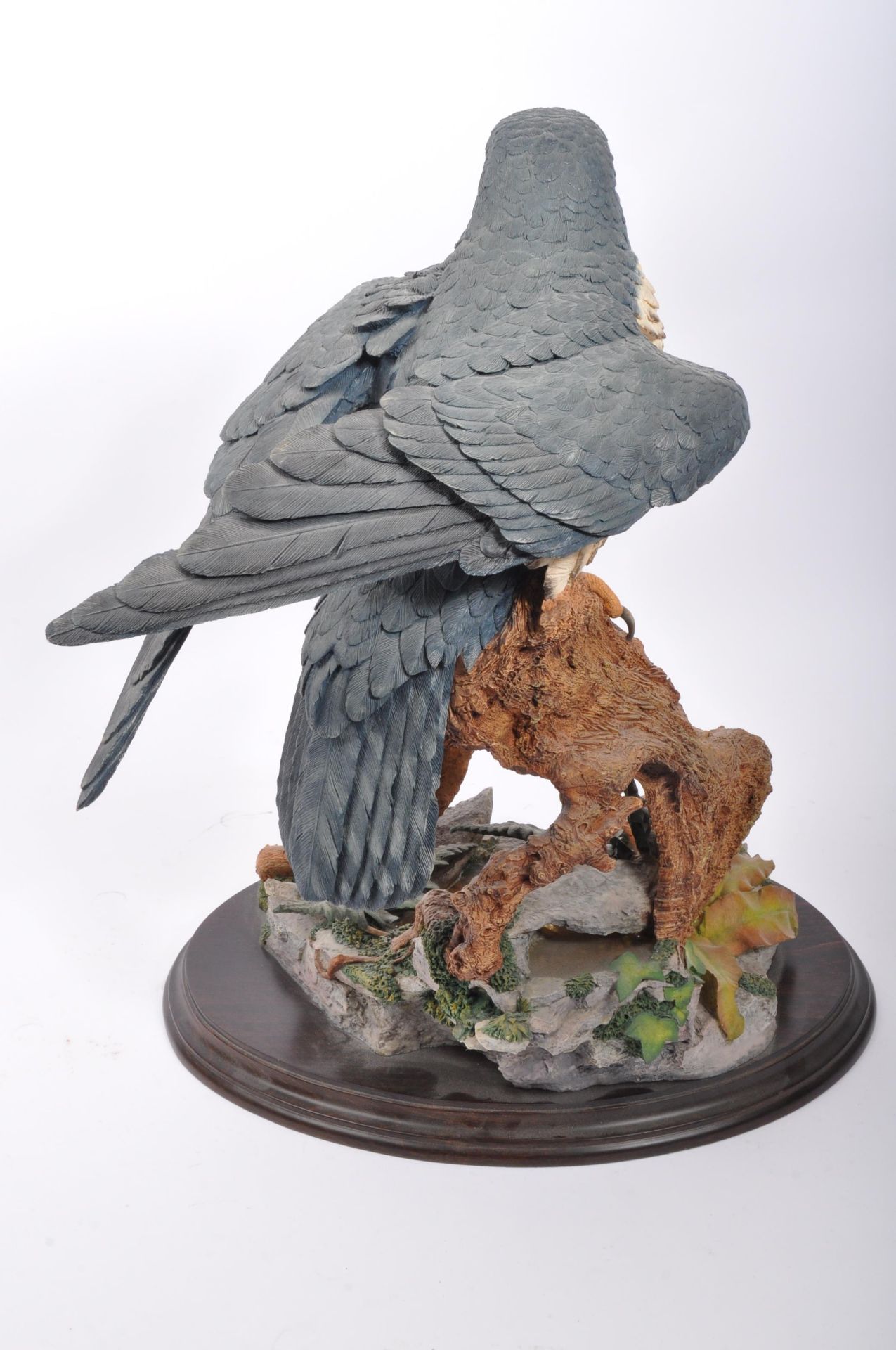 VINTAGE CAPODIMONTE PORCELAIN PEREGRIN FALCON FIGURE - Image 3 of 6