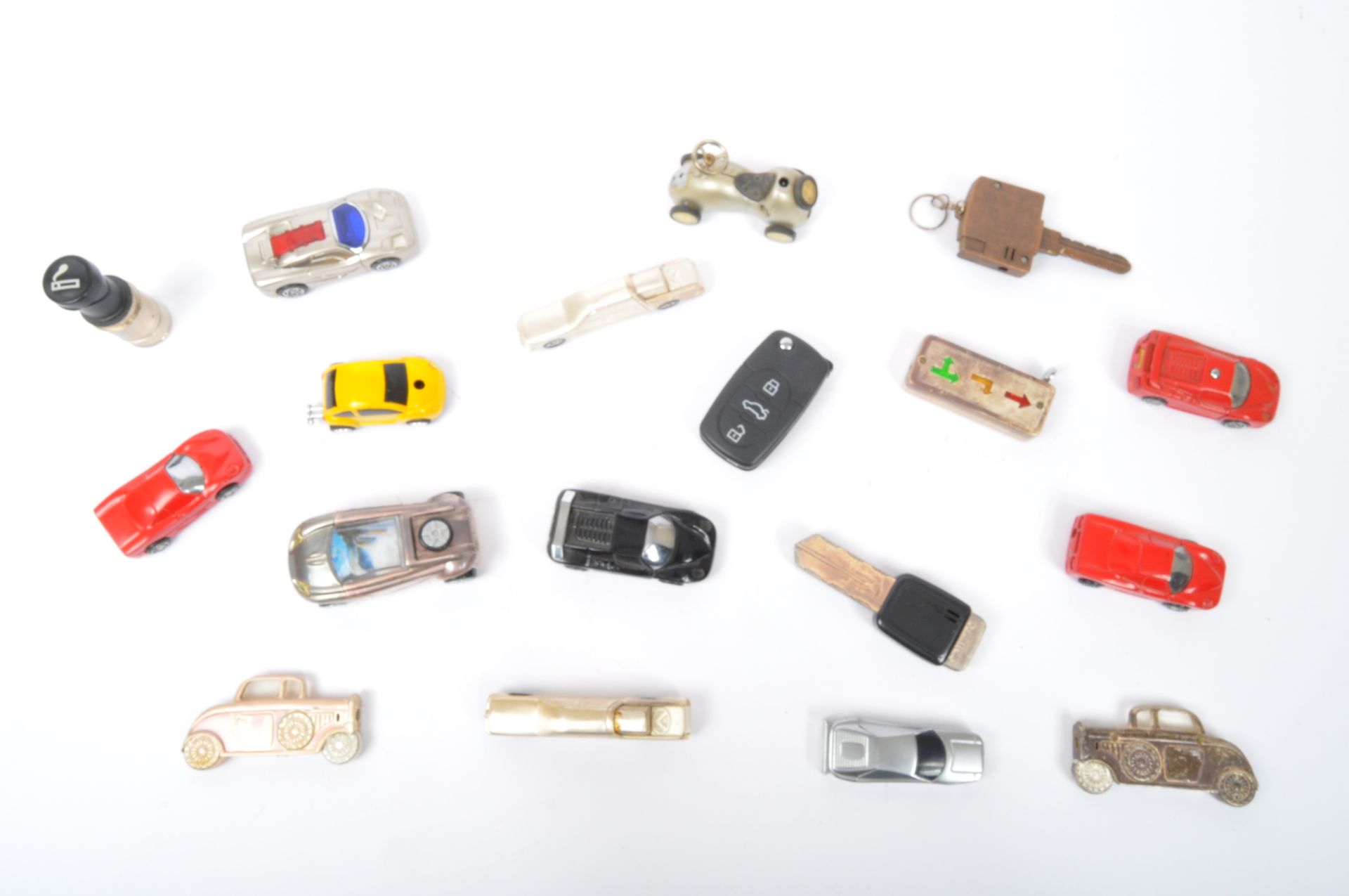 ASSORTMENT OF VINTAGE NOVELTY CAR THEMED LIGHTERS