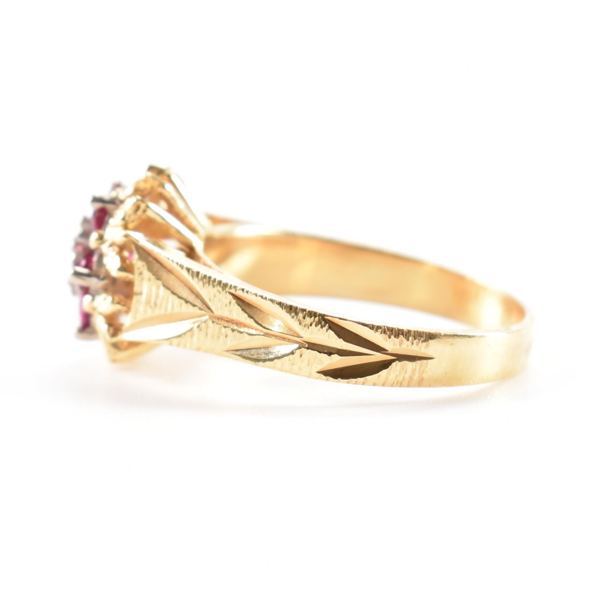VINTAGE GOLD RUBY & DIAMOND CLUSTER RING - Image 2 of 8